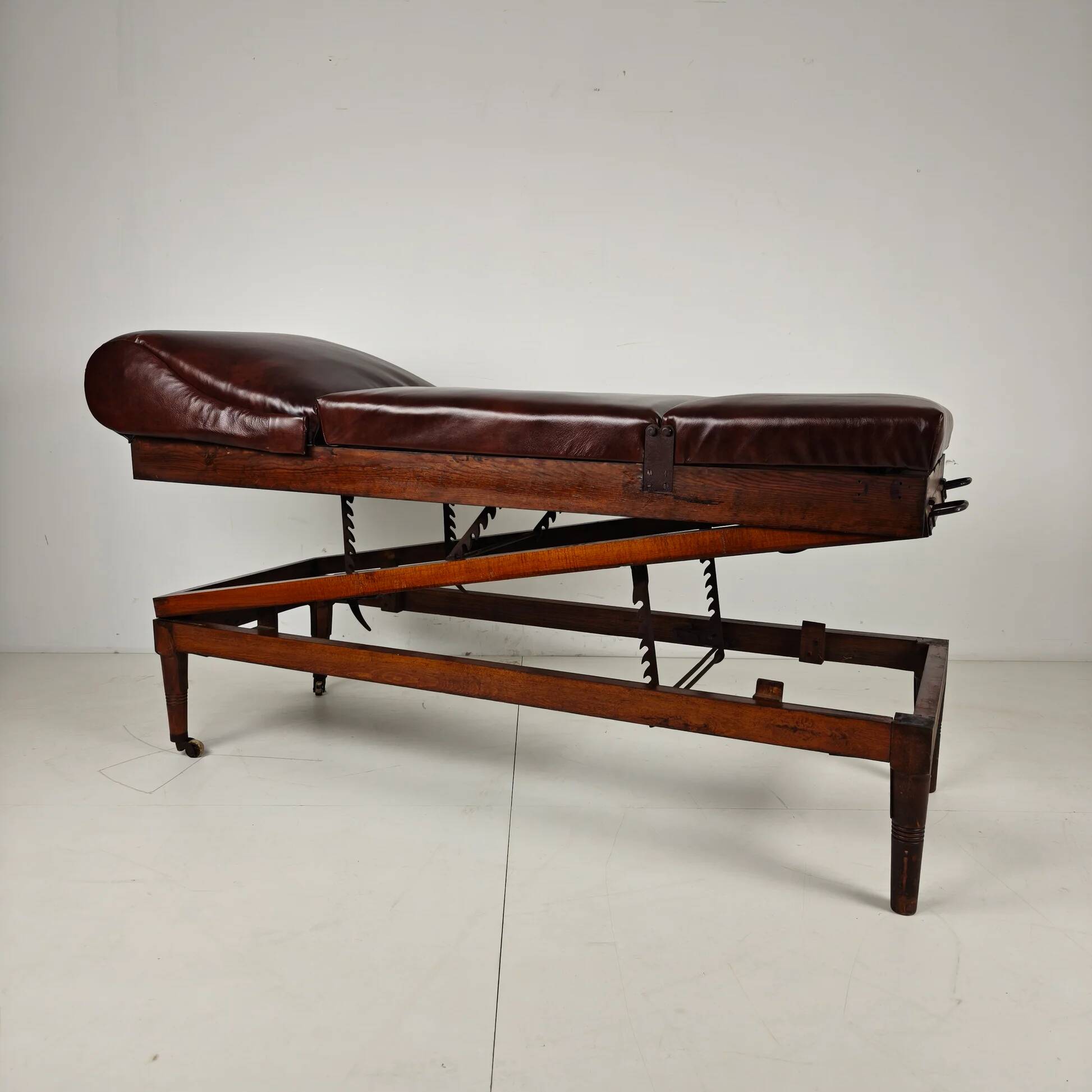 Lit d'hôpital militaire anglais antique – 19e siècle