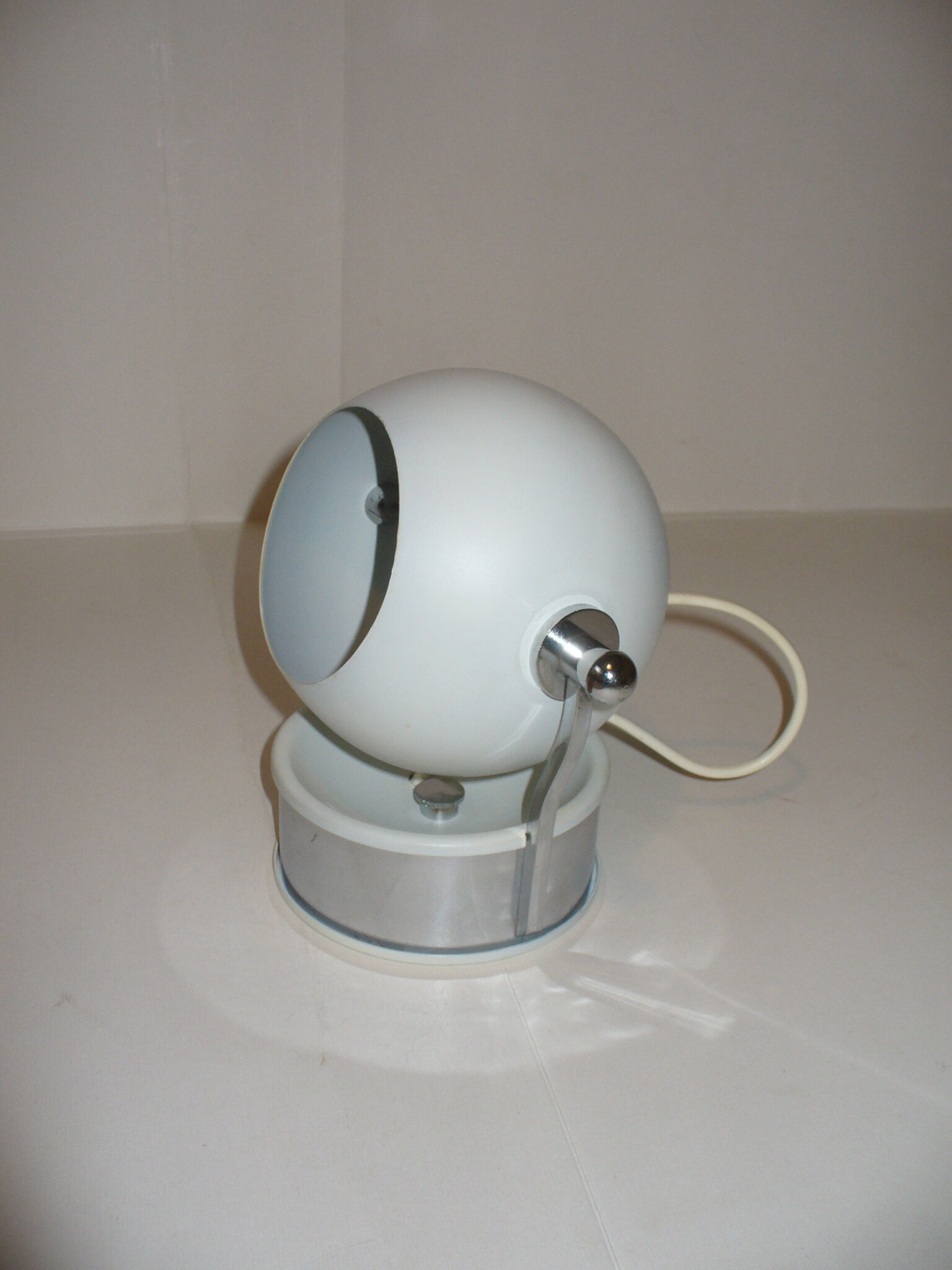 Eye ball wall lamp from the 60s - 70s