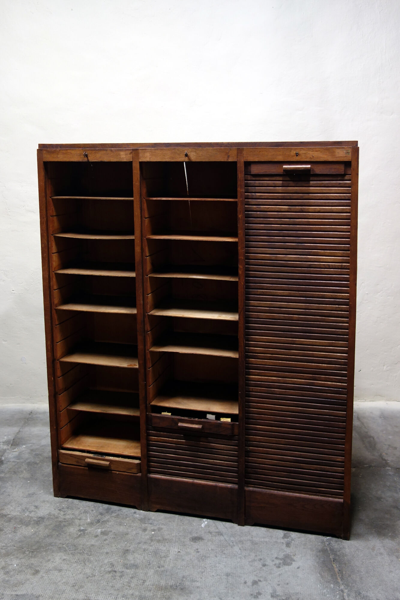 Curtain binder cabinet triple 50 years