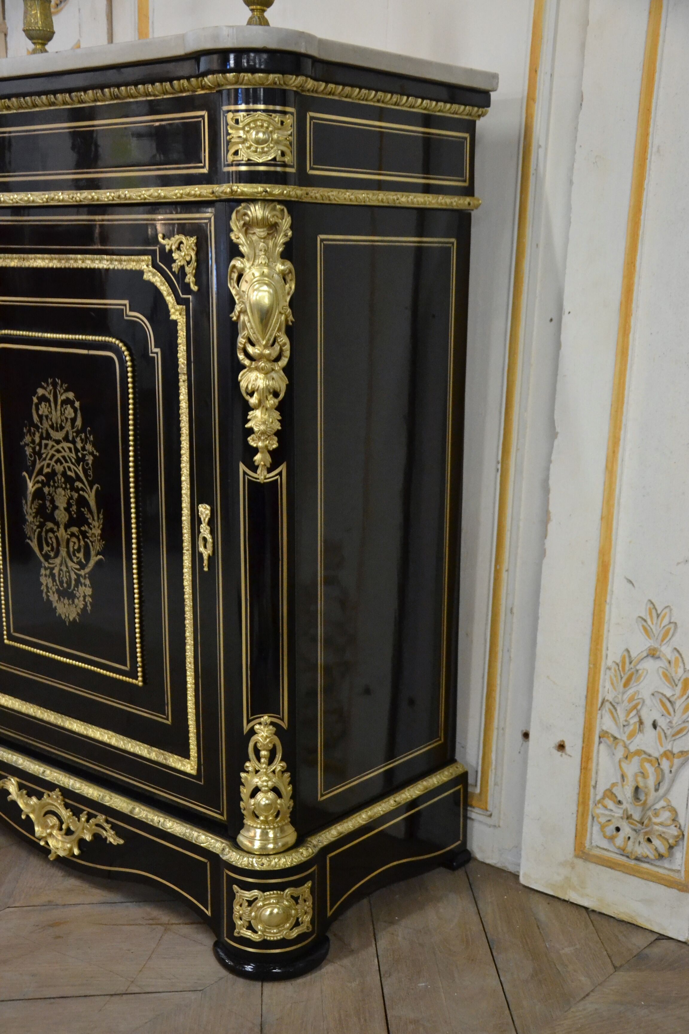 Meuble d’appui Napoléon III en bois noirci