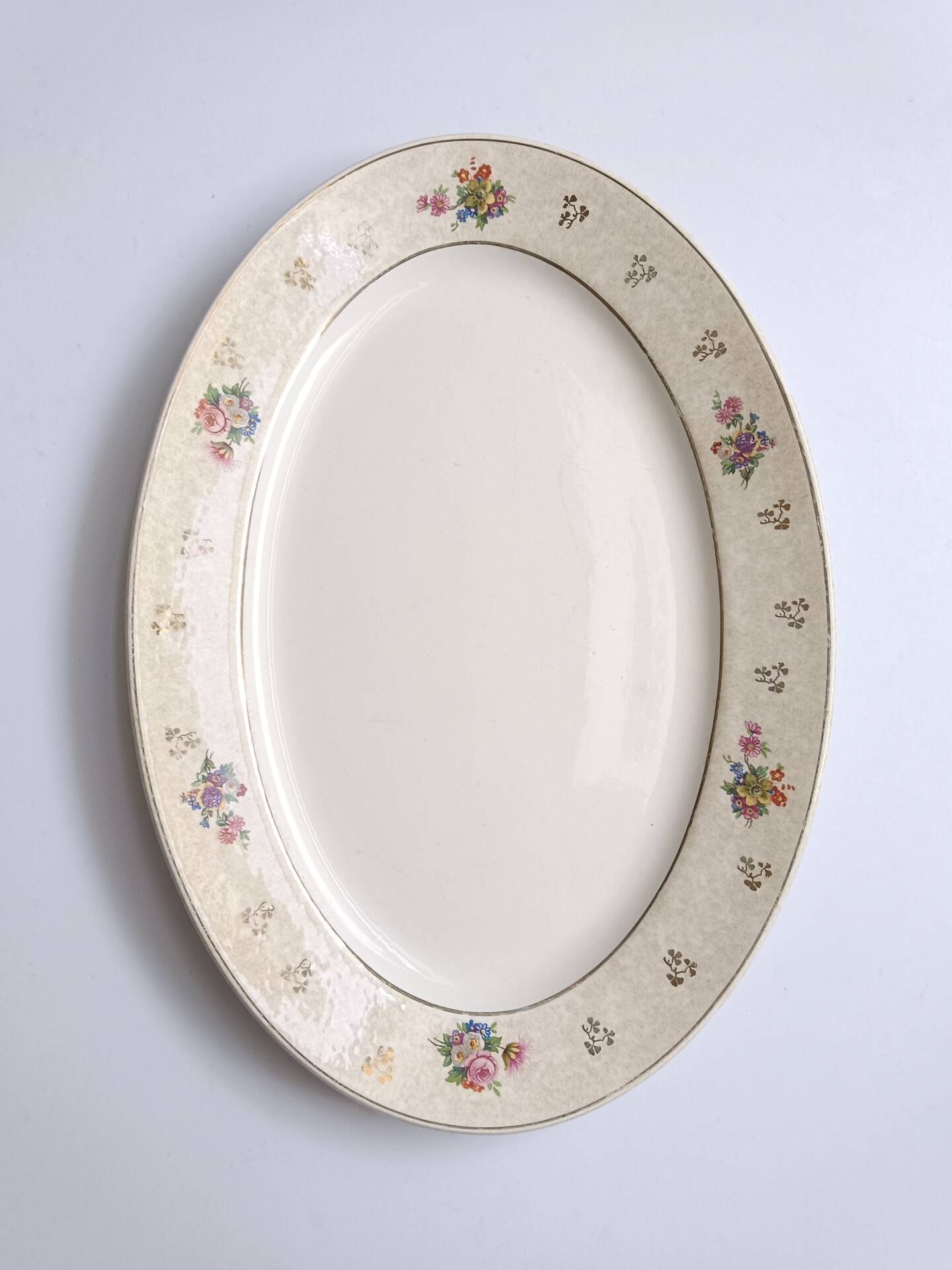 Vintage oval plate Salins model Simone beige with flowers