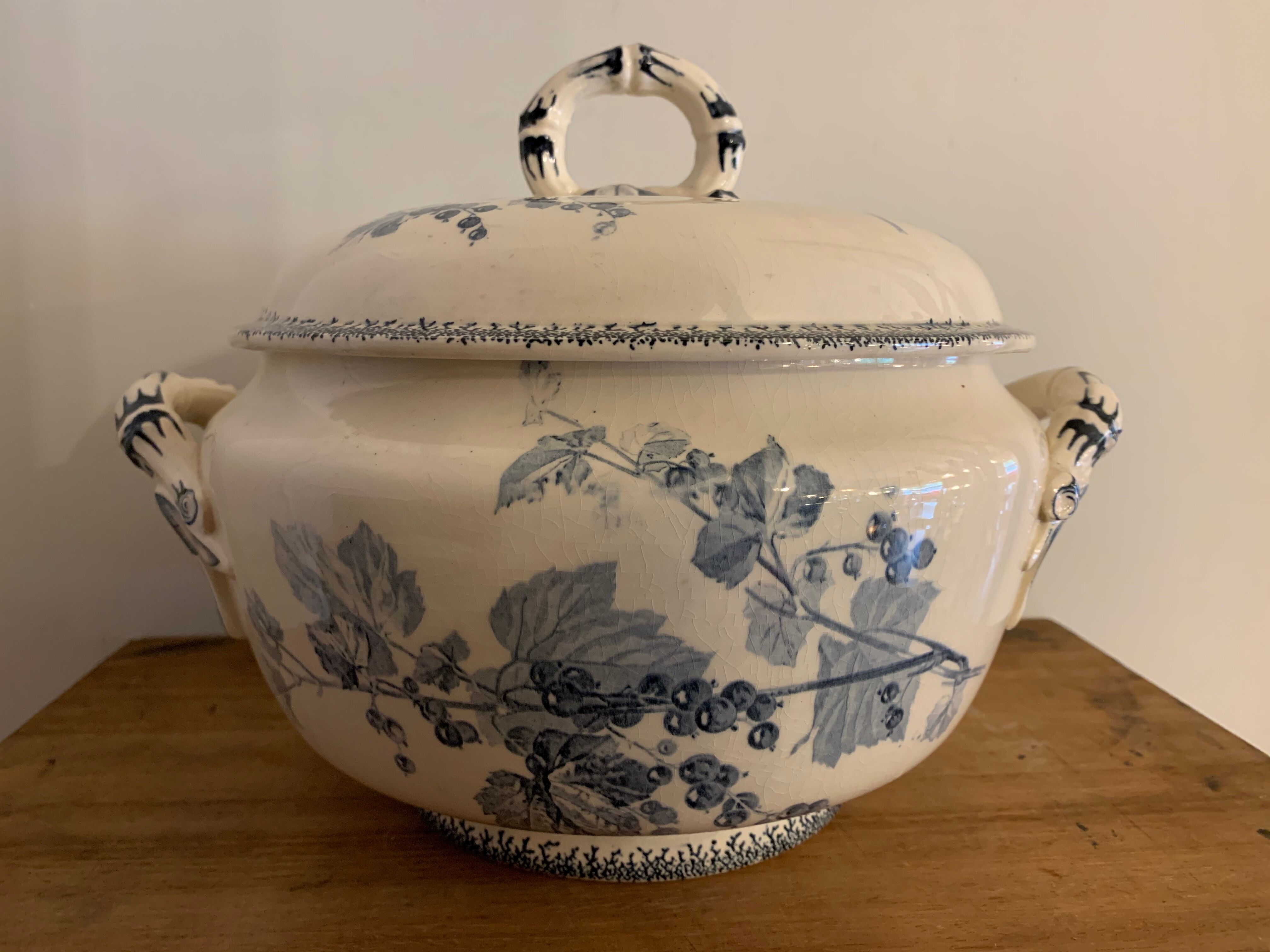 Soupière ravier and dish old blue porcelain Sarreguemines model Groseilles