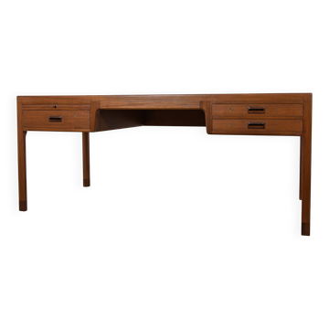 Bureau en teck du milieu du siècle par Ejner Larsen et Aksel Bender Madsen pour Willy Beck, Danemark, années 1950.