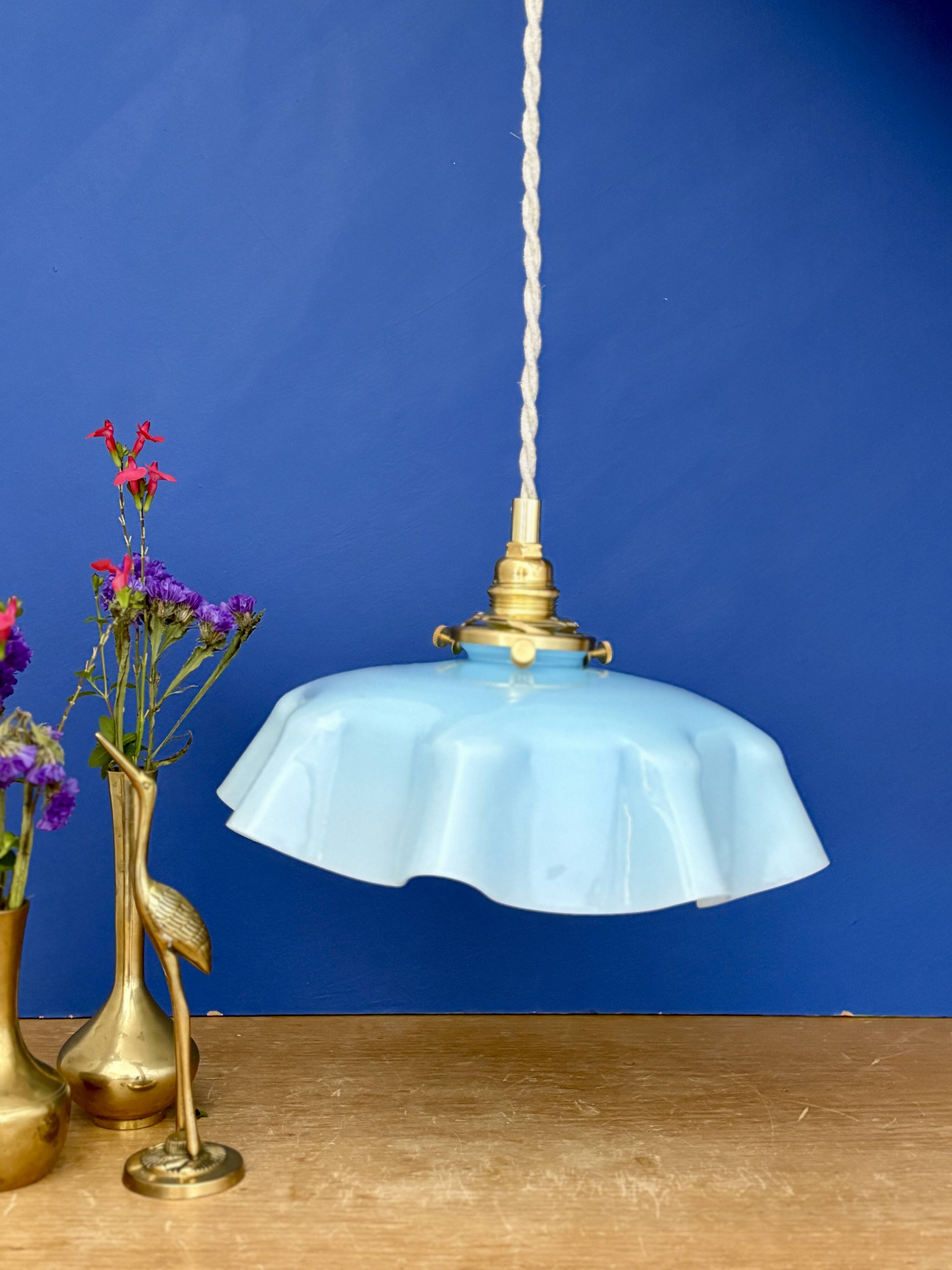 Suspension abat-jour vintage en opaline bleue