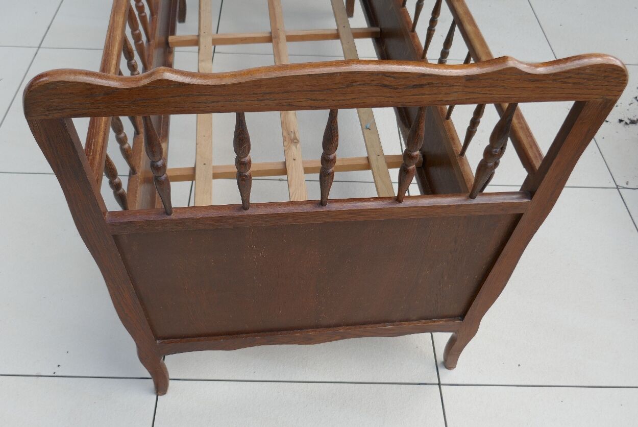 Old wooden child/baby bed