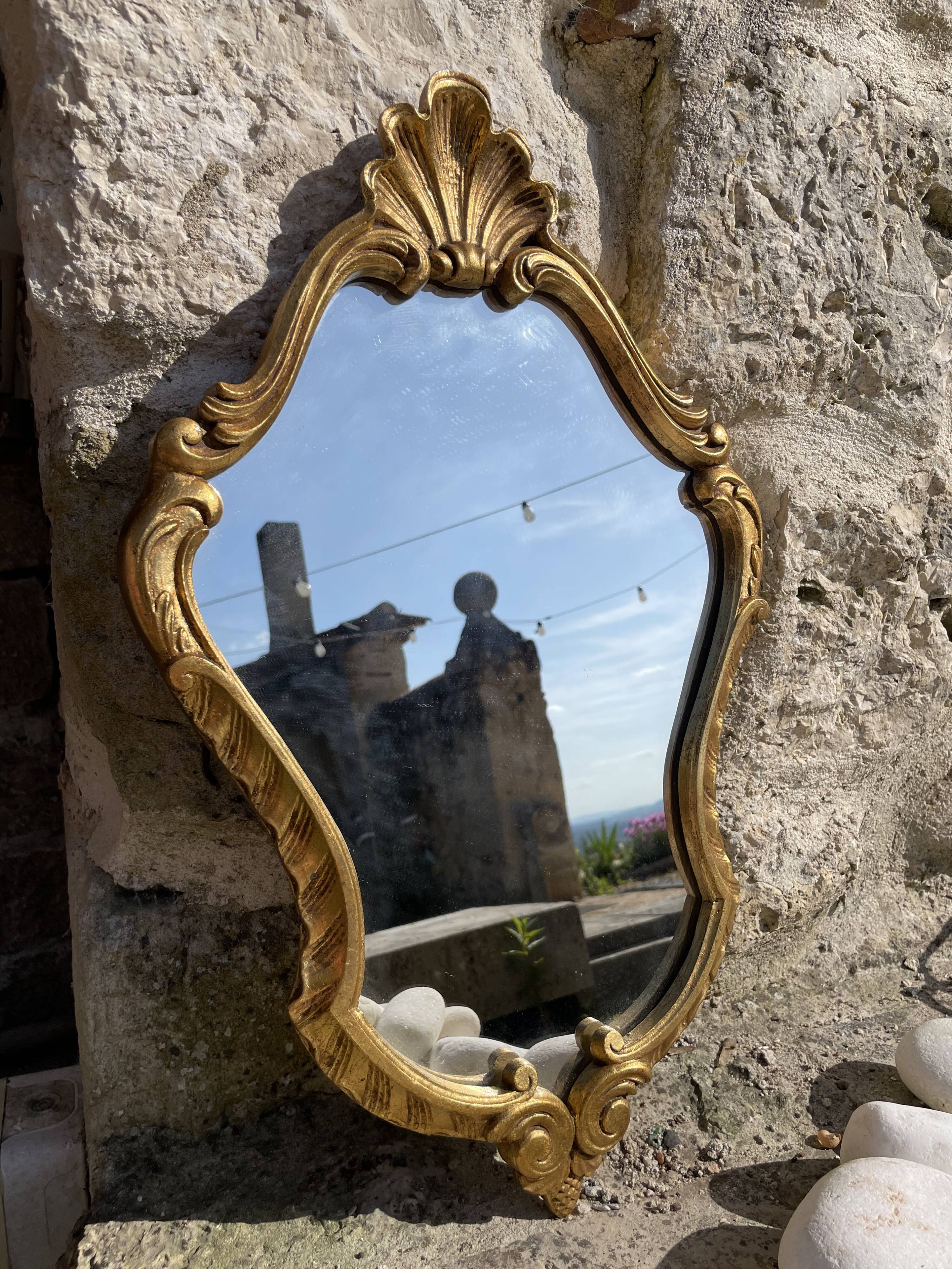 Miroir rocaille en bois doré style Louis XV