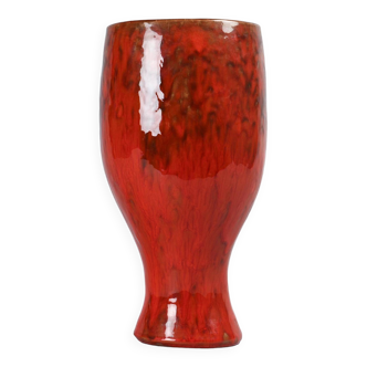 Pièce unique:  large vase par Robert et Jean Cloutier, circa 1955