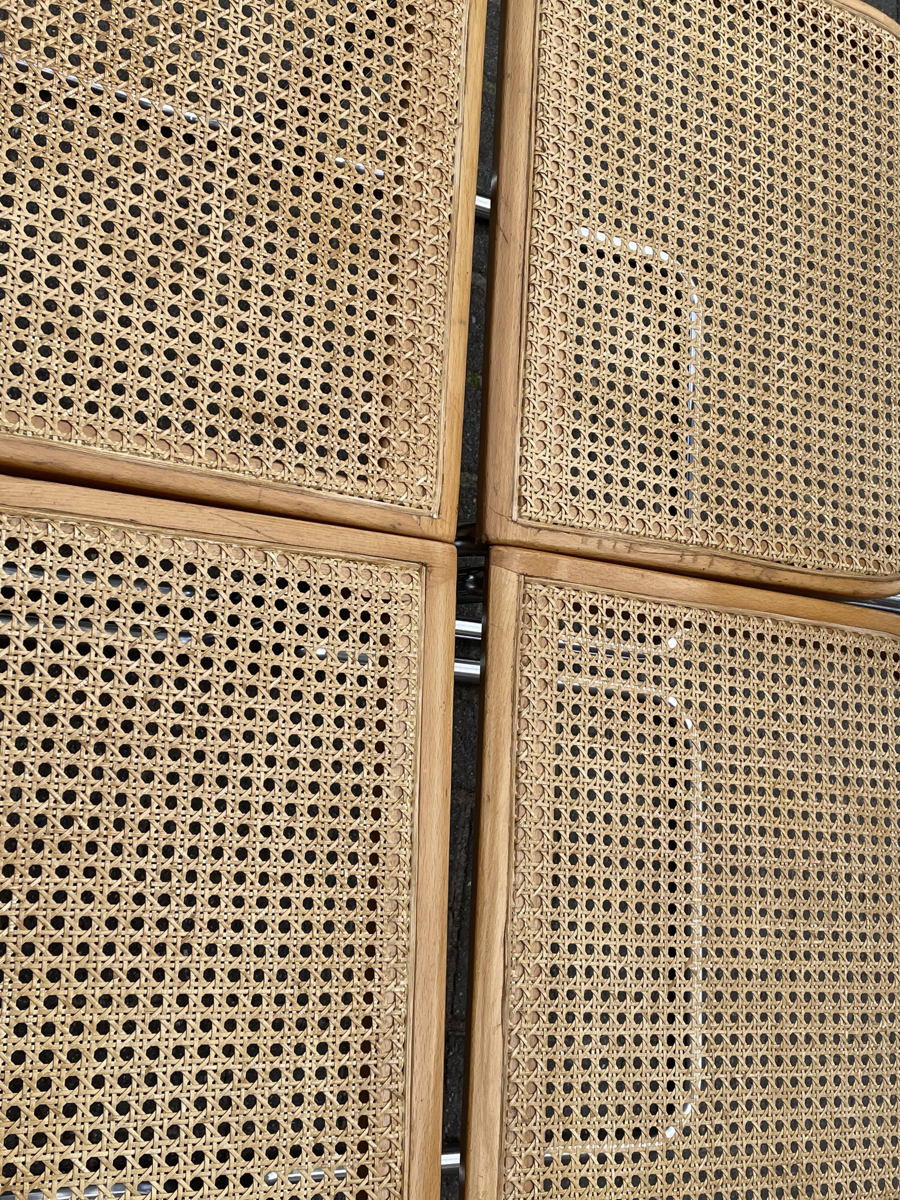 Ensemble de 4 Chaises vintage modèle Cesca B32 en chrome et bois