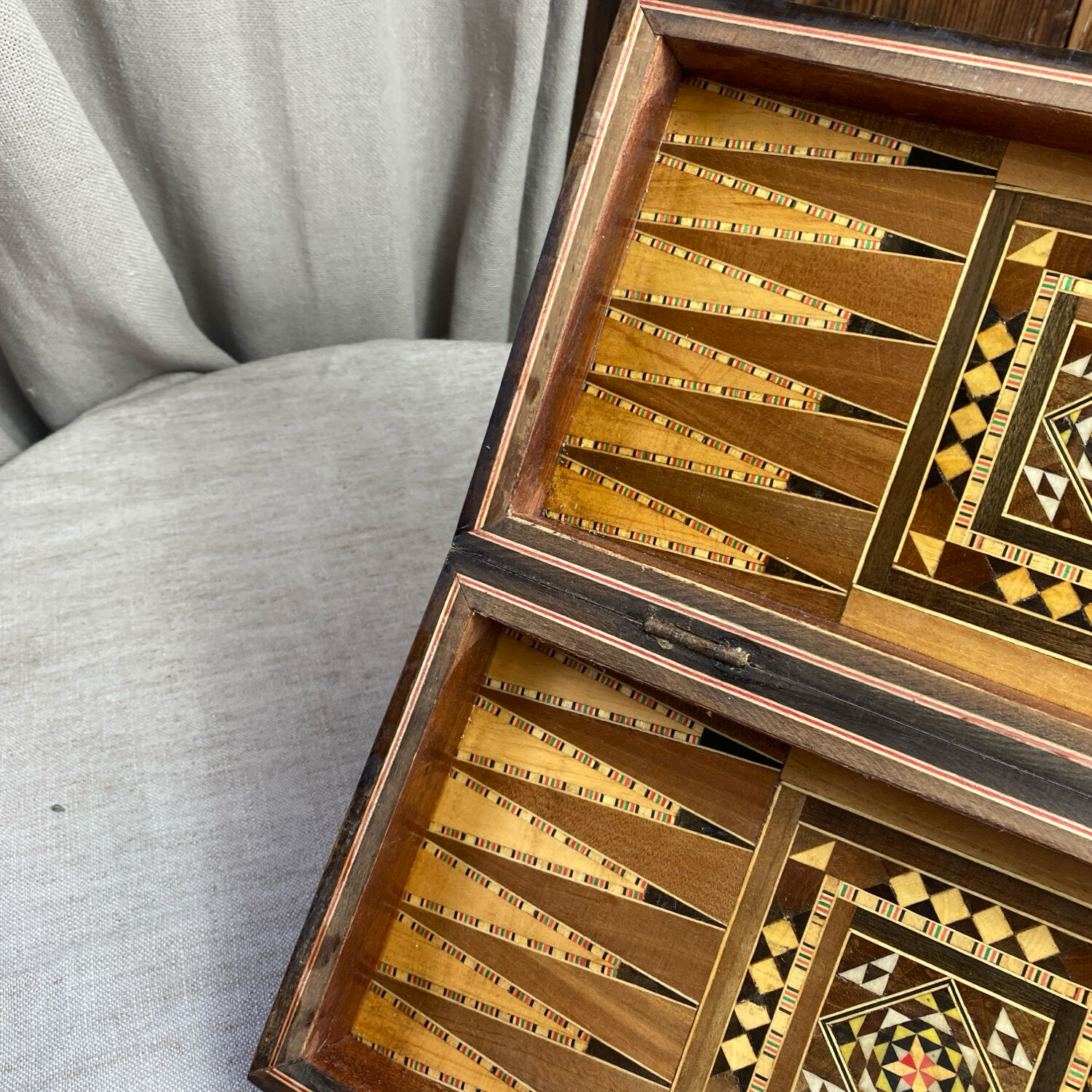 Jeu d’échec et de backgammon, coffret en marqueterie