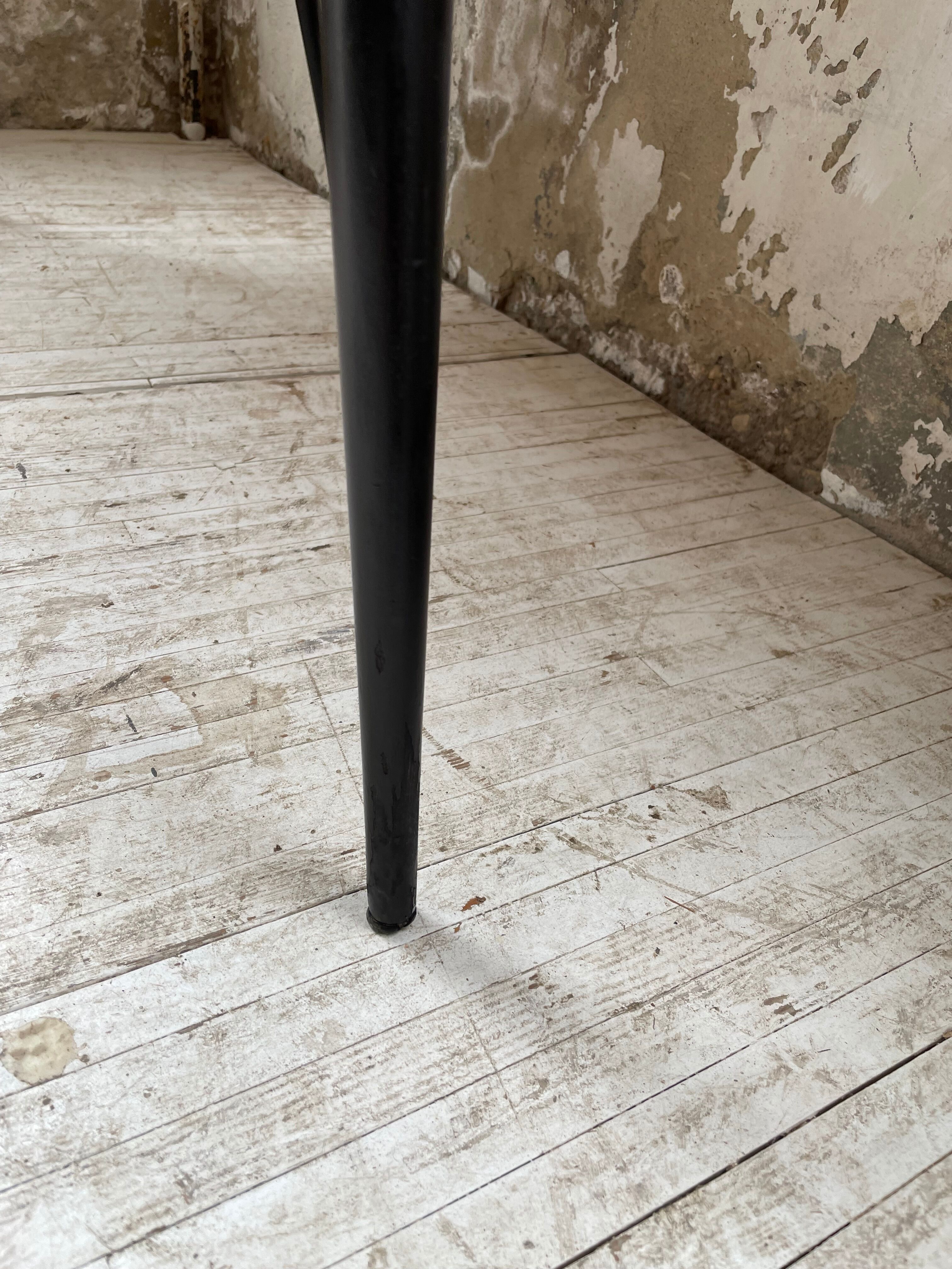 Console desktop feet compass 60s