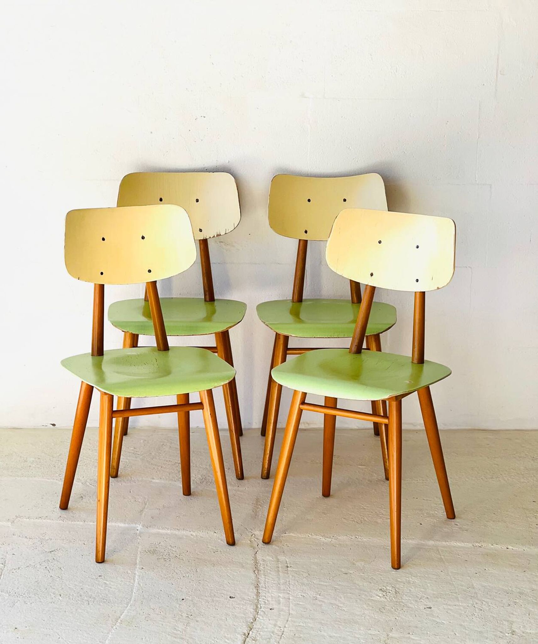 Chaises de salle à manger par TON, ensemble de 4