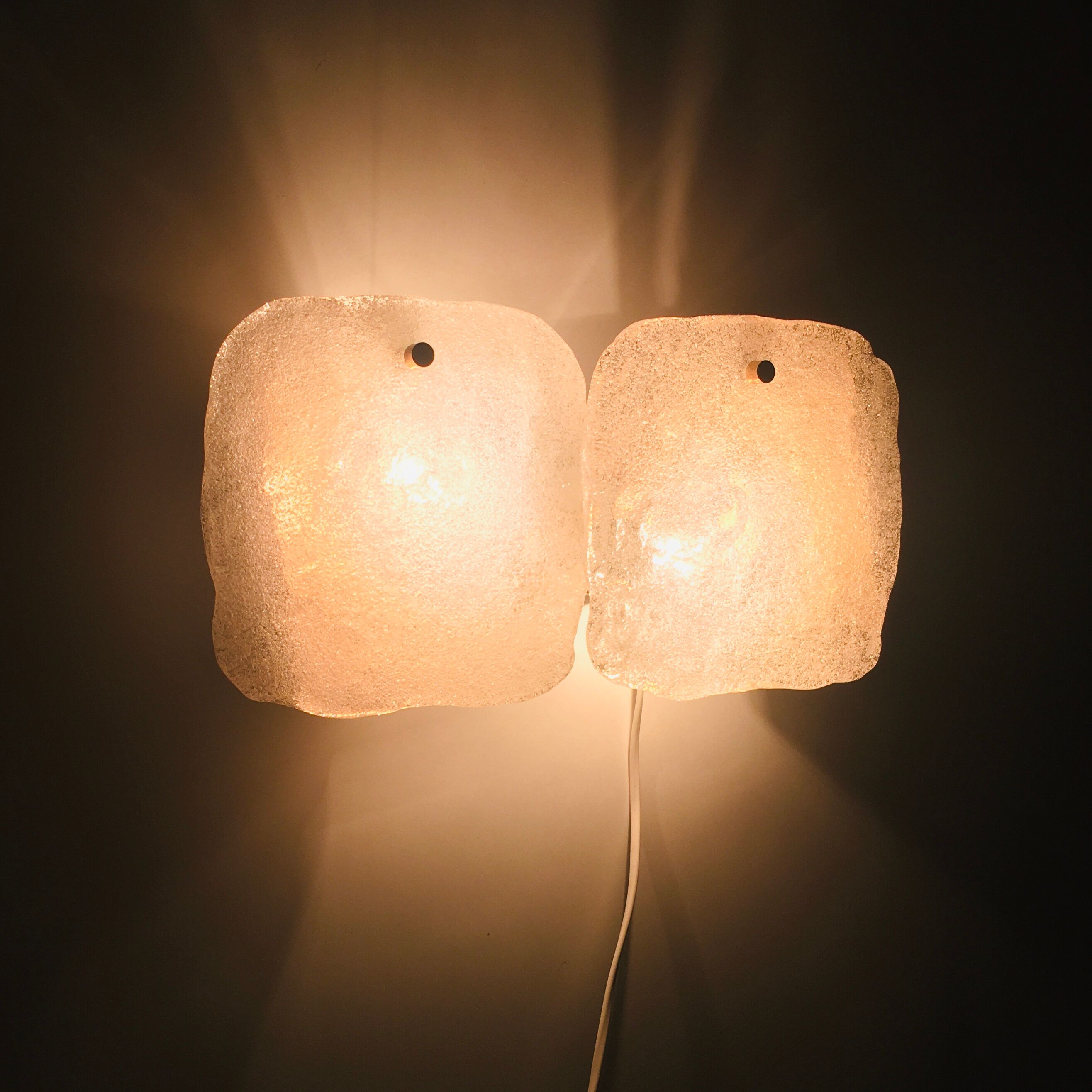 Paire d'appliques en verre de Murano et laiton par J. T. Kalmar, Autriche, années 1960