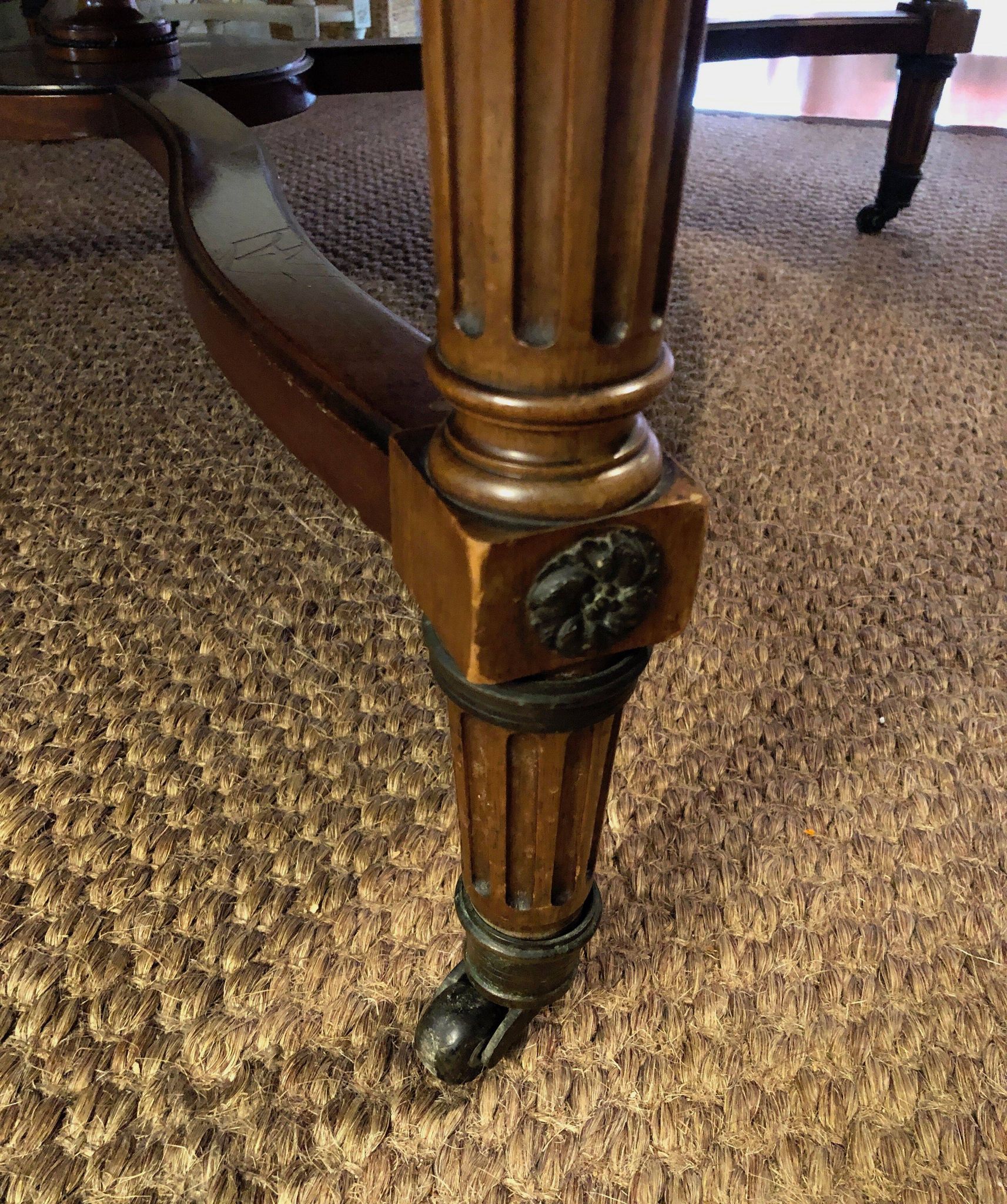 Important central pedestal table in mahogany, brass and bronze that can form a large dining table.