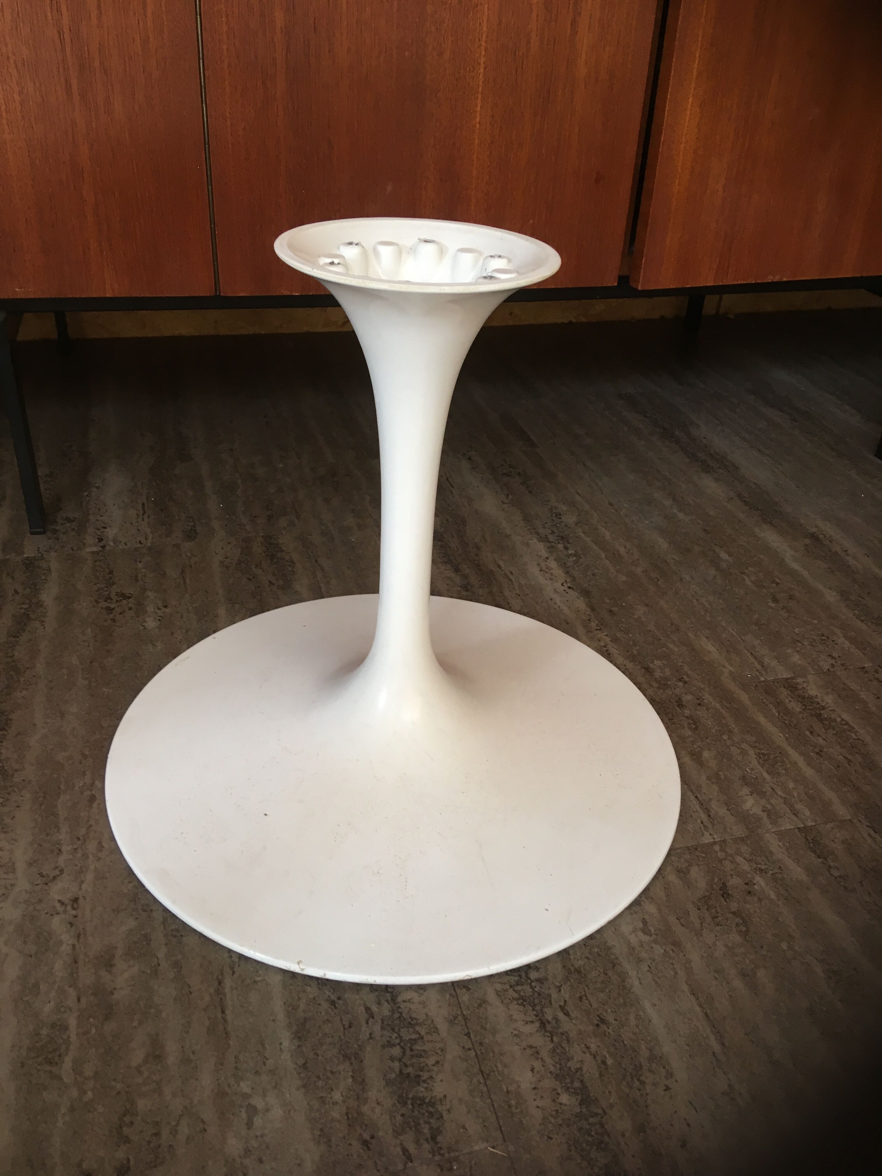 Eero Saarinen Tulip chair, produced by De Coene Courtrai