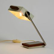Lampe de table en métal léger en teck Kaiser Leuchten des années 1960.
