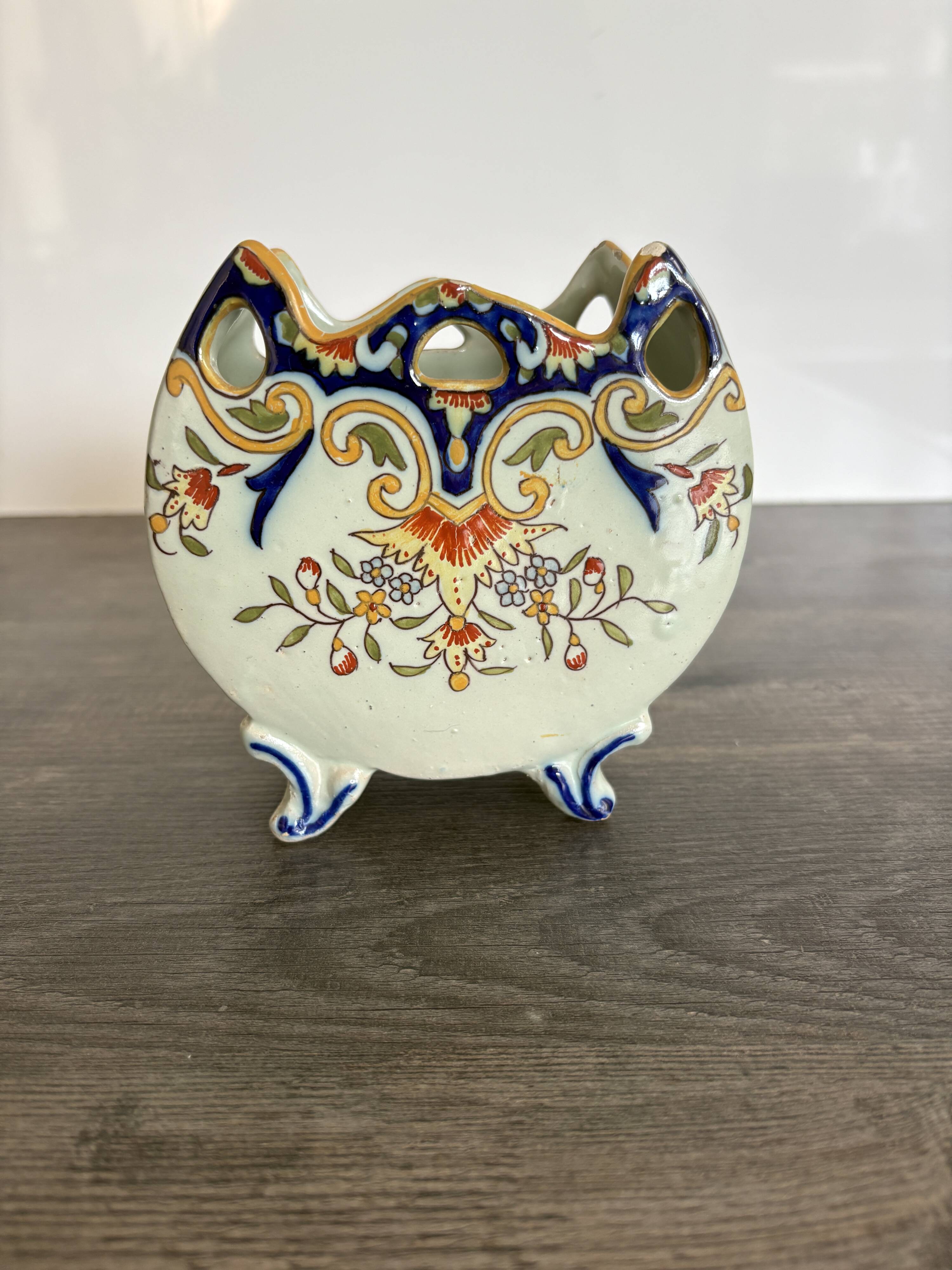 Antique cache-pot in Art Nouveau faience