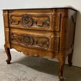 Commode sauteuse en merisier de la fin du  XVIII ème