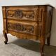 Commode sauteuse en merisier de la fin du  XVIII ème