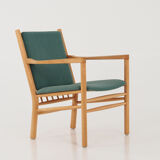 Armchair design J147 by Erik Ole Jørgensen of Tarm Stole & Møbelfabrik.