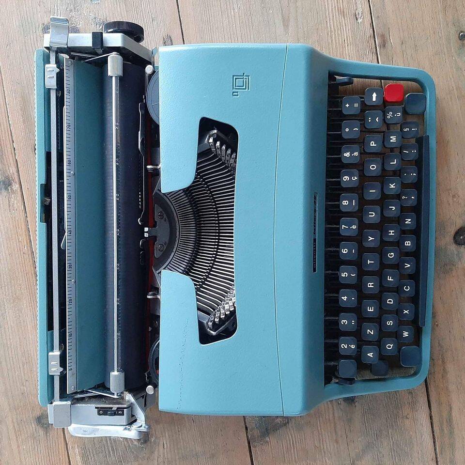 Olivetti Lettera 32 typewriter