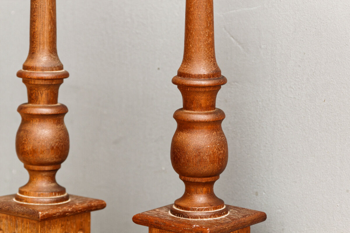 Pair of turned wooden baluster lamps