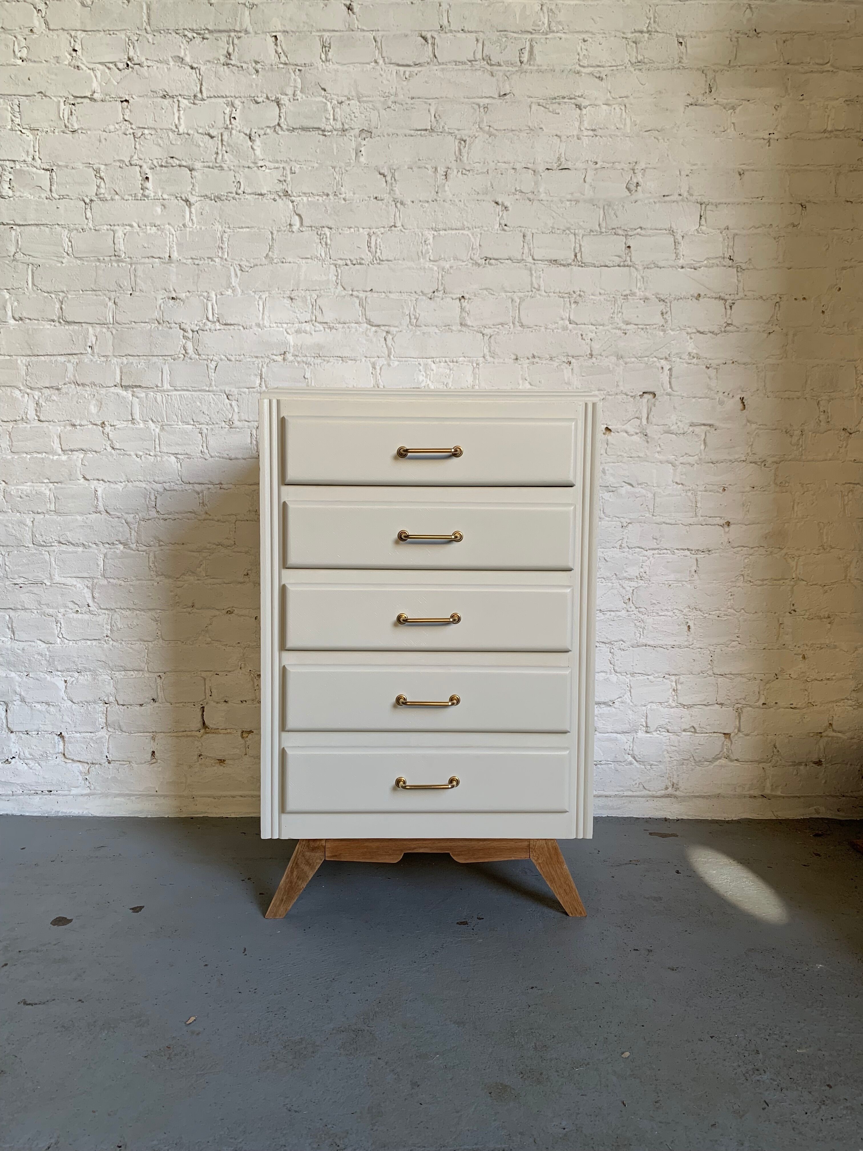 Dresser feet compass