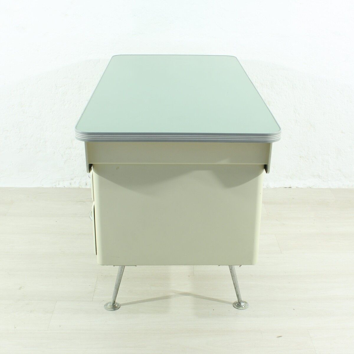 Bureau en métal du milieu du siècle des années 50