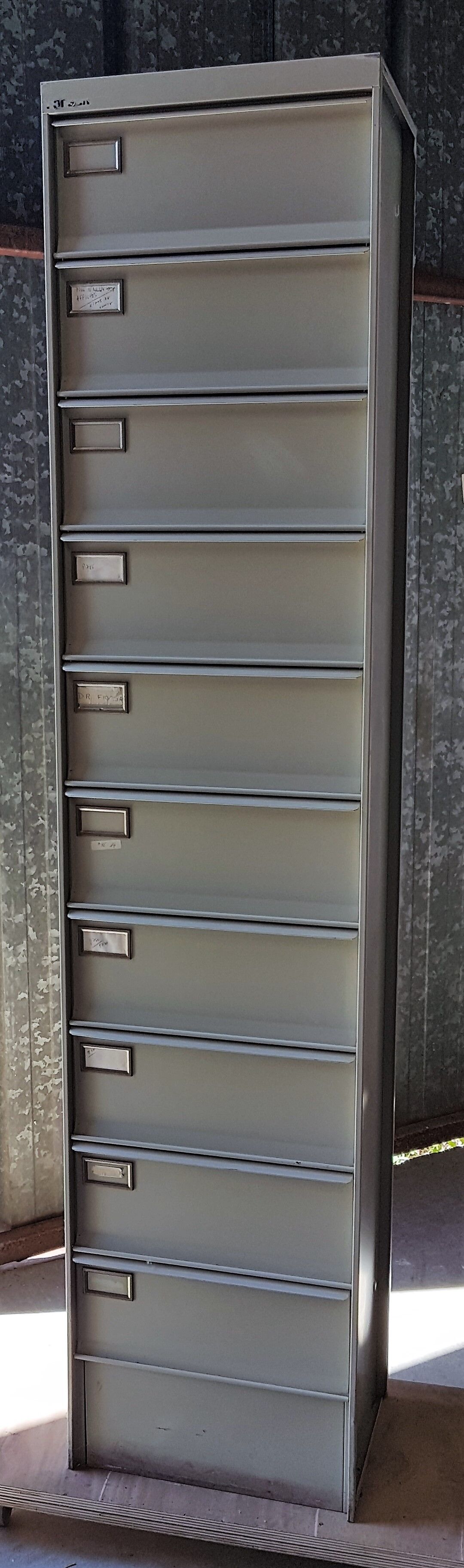 Armoire à clapet de la marque Sansen à 10 clapets