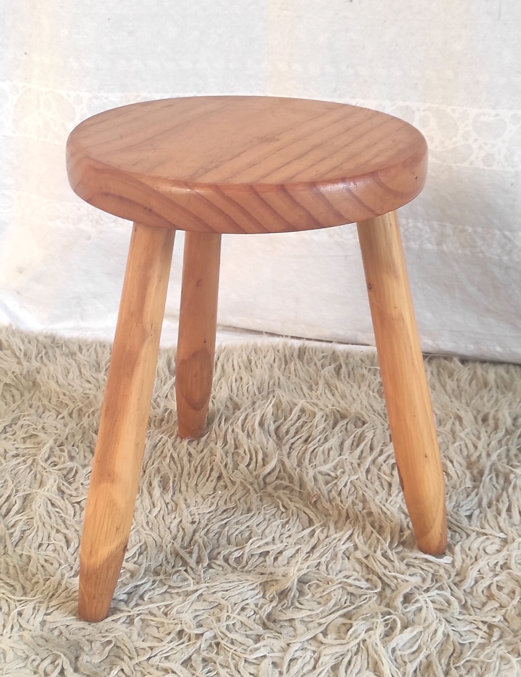 Tabouret tripode en bois massif années 60