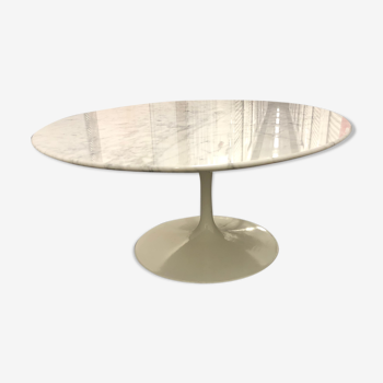 Table basse ovale d’Eero Saarinen pour Knoll marbre blanc