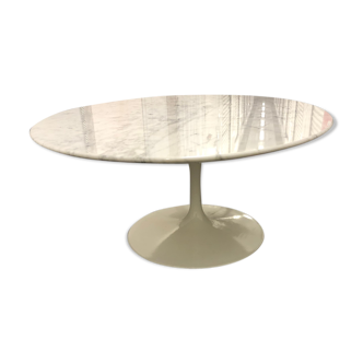 Oval coffee table by Eero Saarinen for Knoll