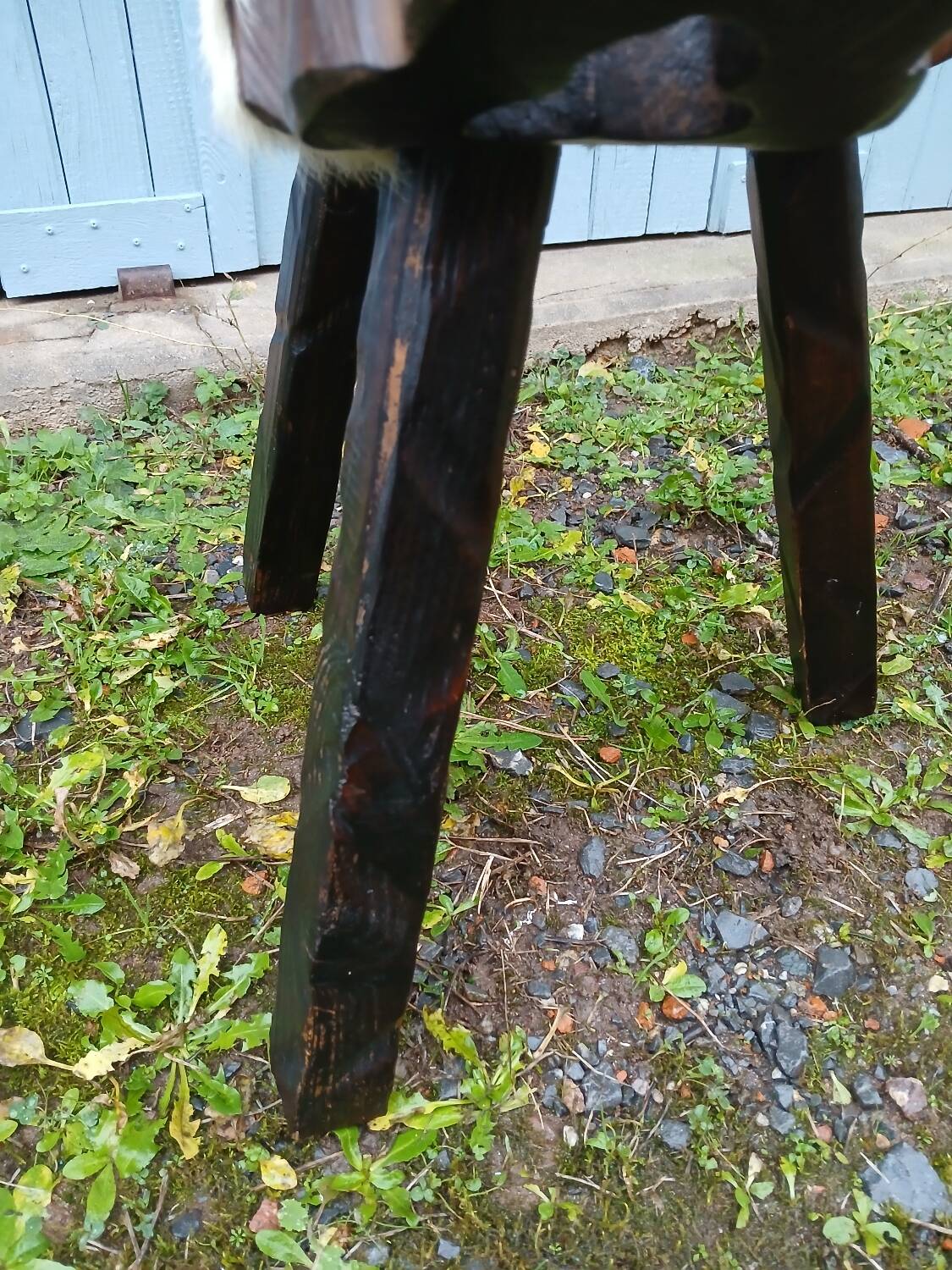 Tripod chair/stool in wood and goatskin