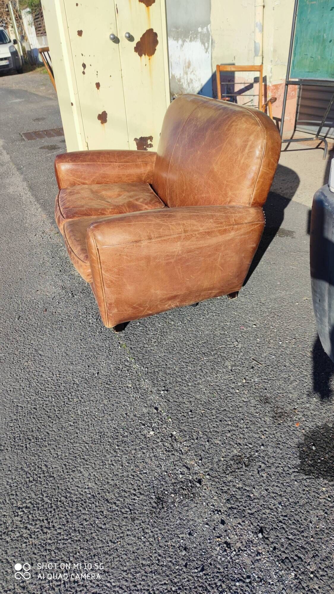 Club sofa 2 places in leather beautiful patina around 1980