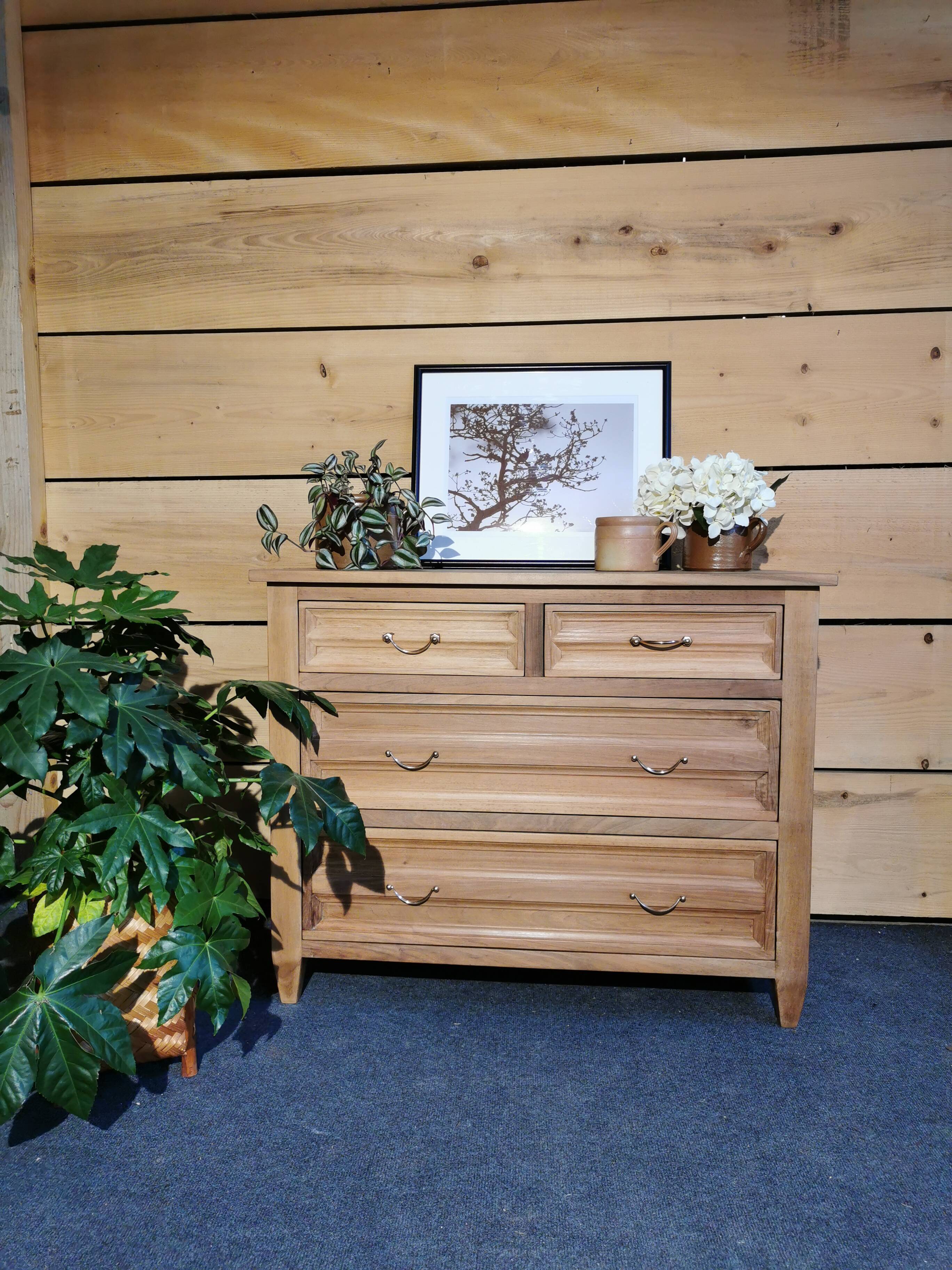 Oak chest of drawers