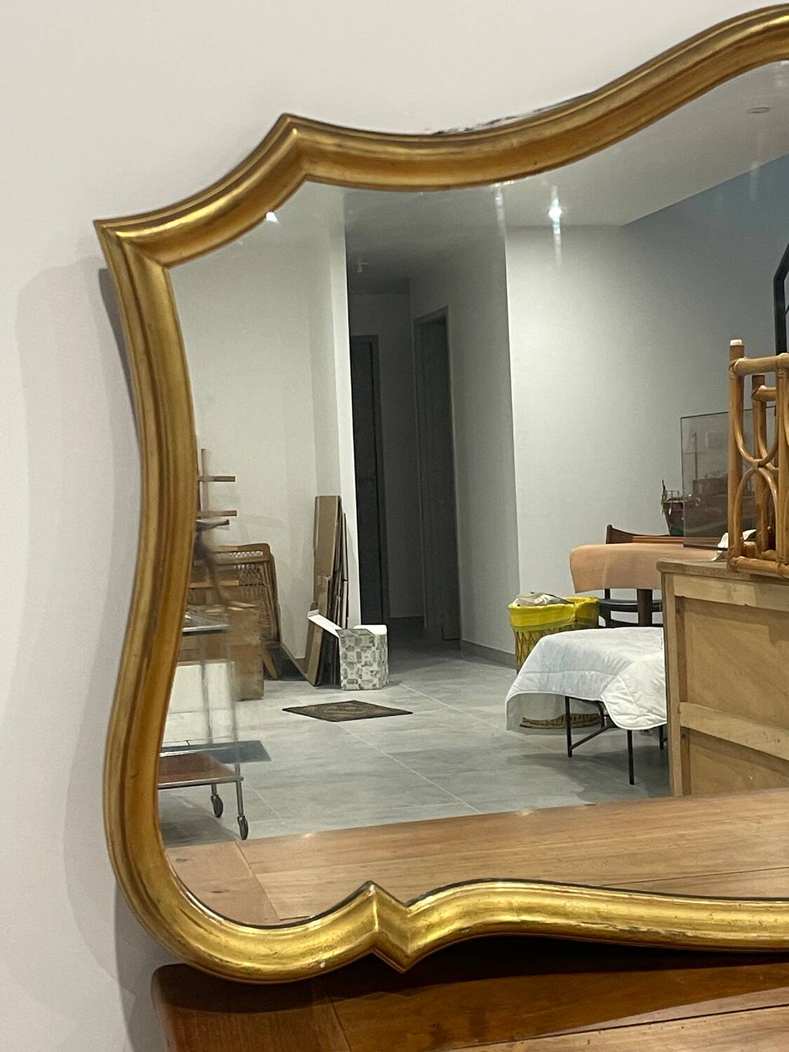 Large vintage mirror with an animated shape and Louis XV baroque style shell