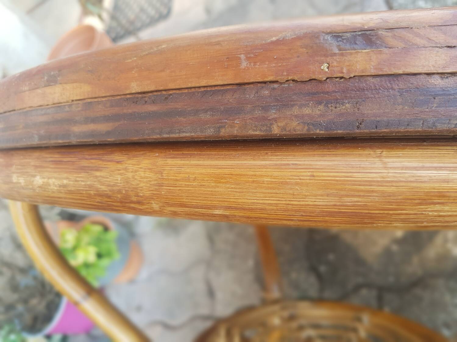 Round garden coffee table