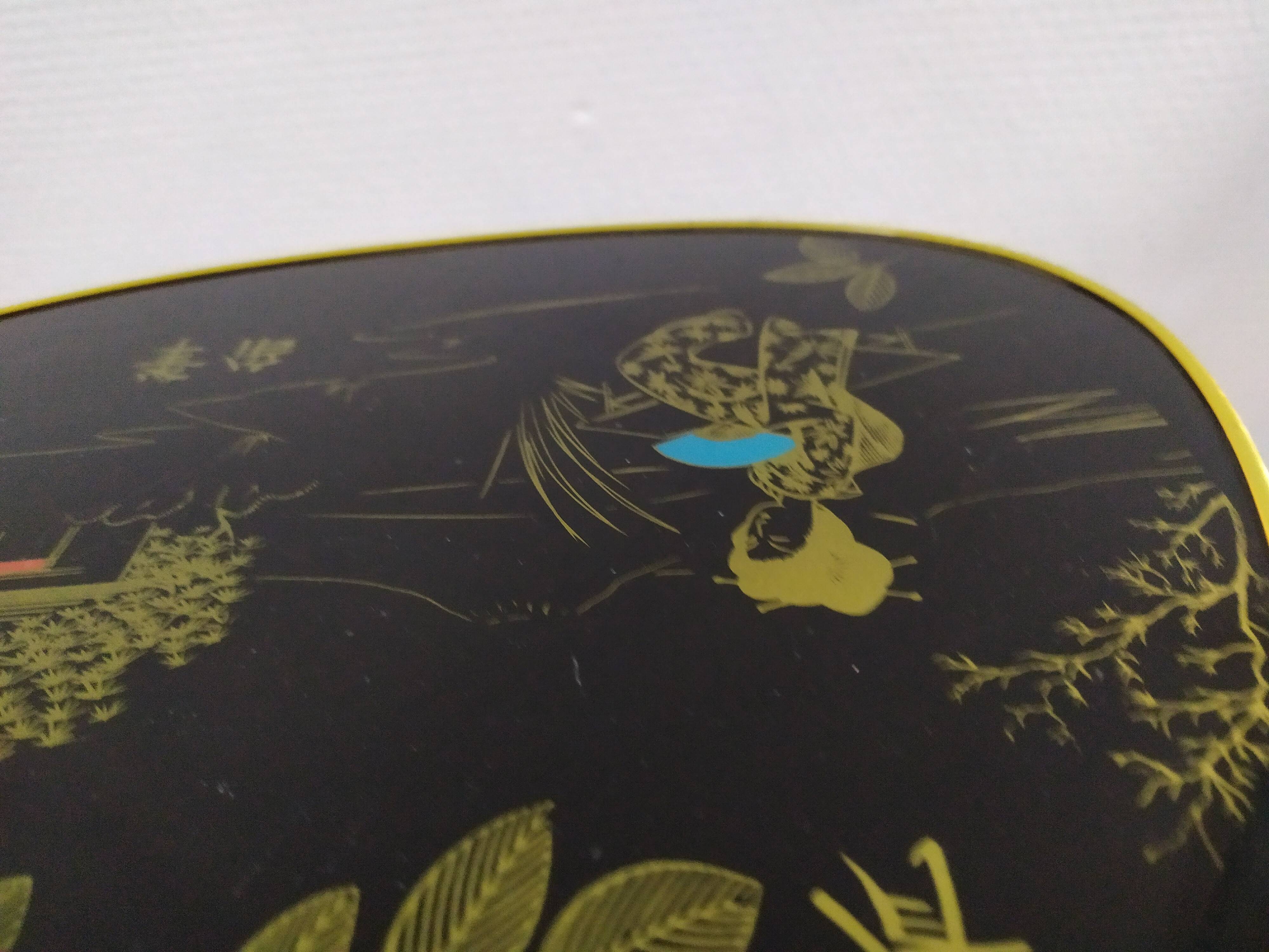 Plant holder in Chinese formica décor
