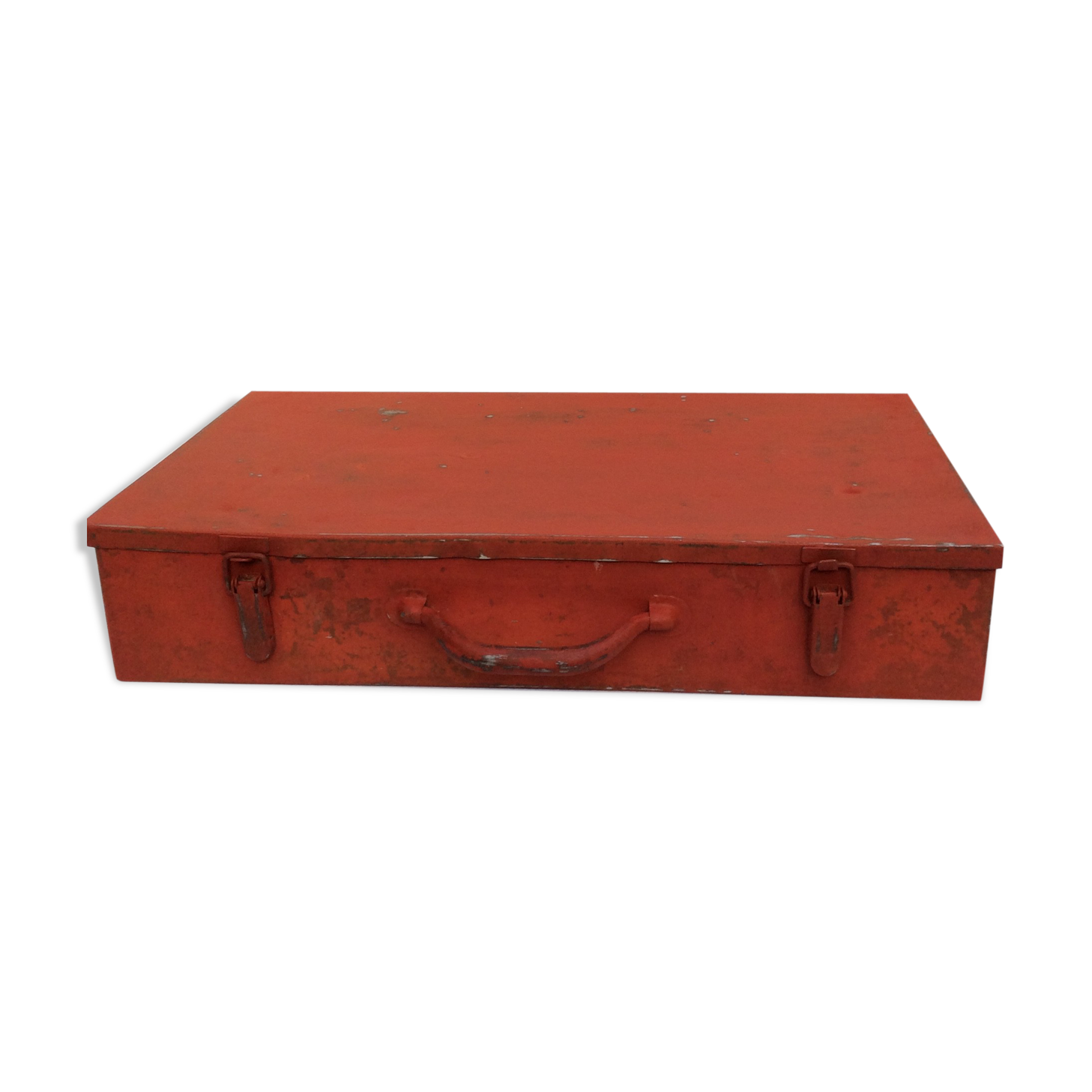Caisse à outils en métal couleur rouge avec poignée