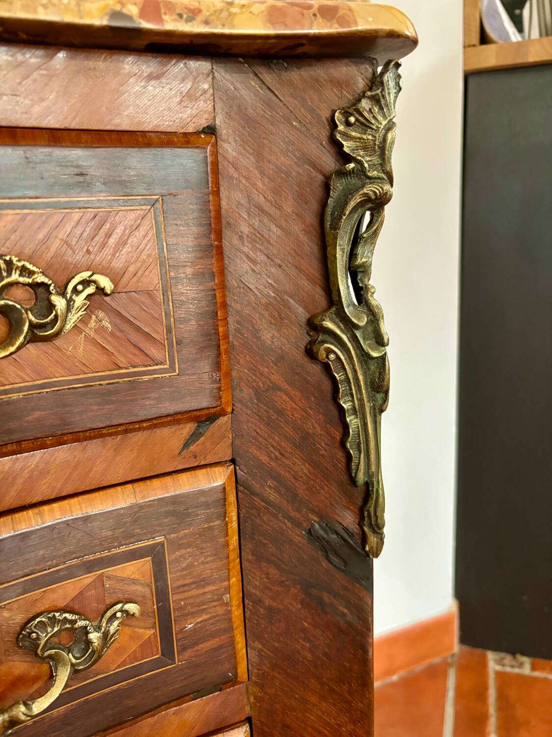 Petite commode style Louis XV