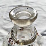 Carafe ancienne avec bouchon en verre et avec ses fleurs émaillées