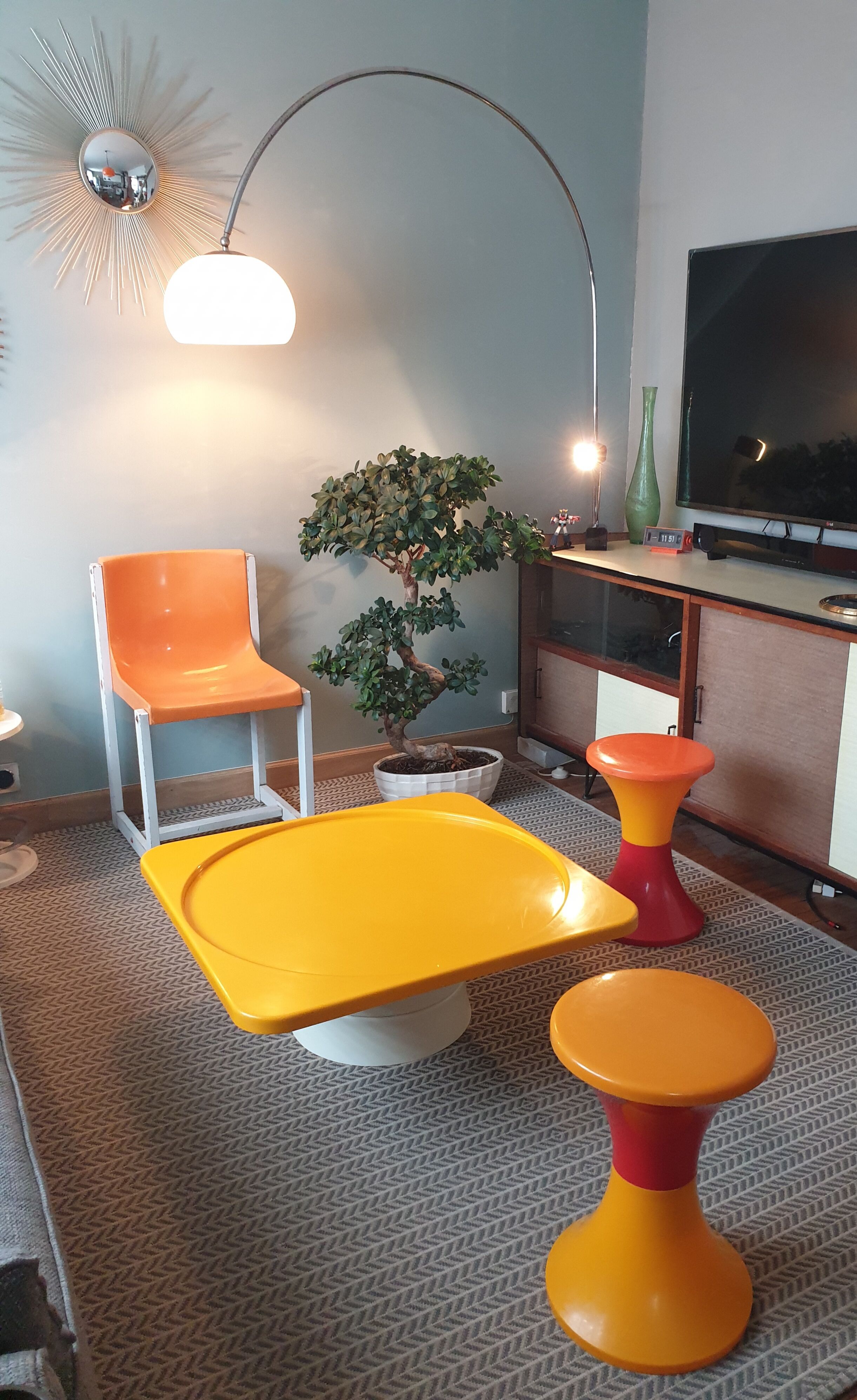 Lot table basse coffre orange  pivotante + tatam sramp 70's
