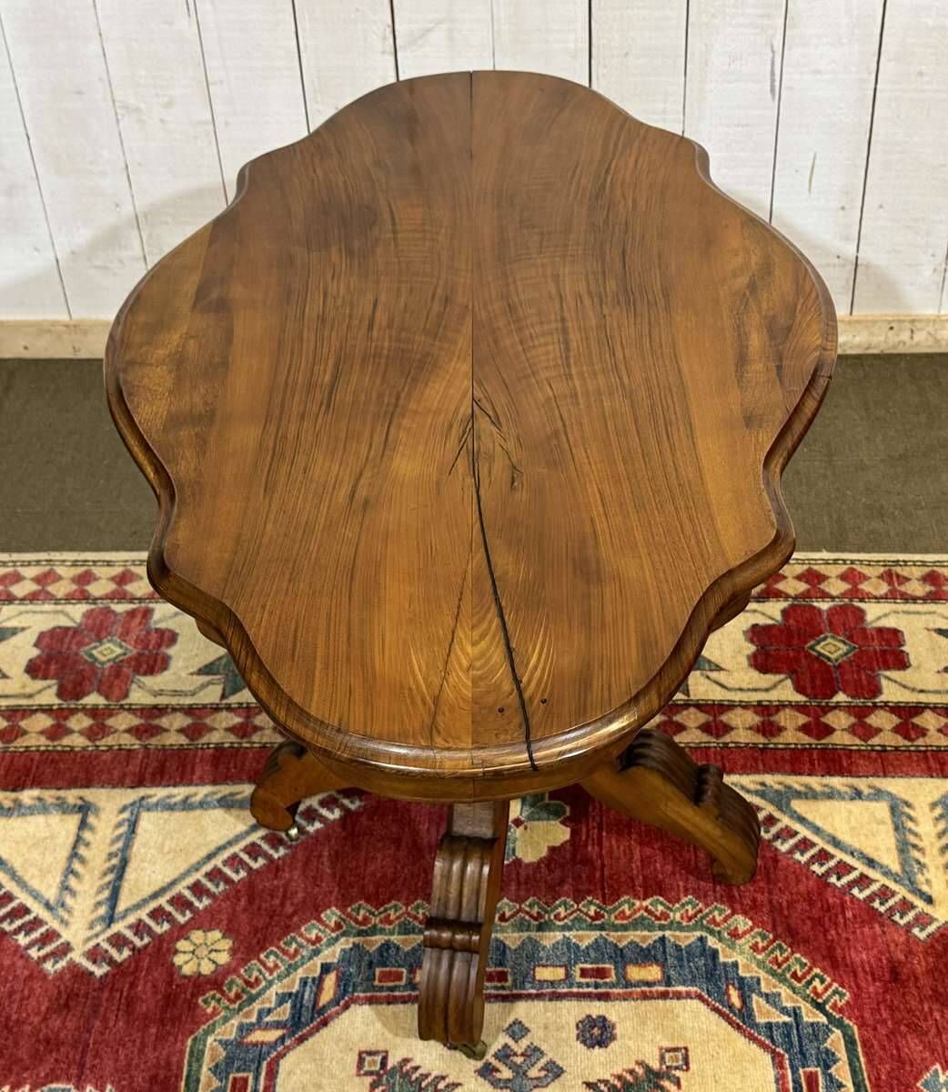 Louis Philippe side table in walnut, late 19th century.