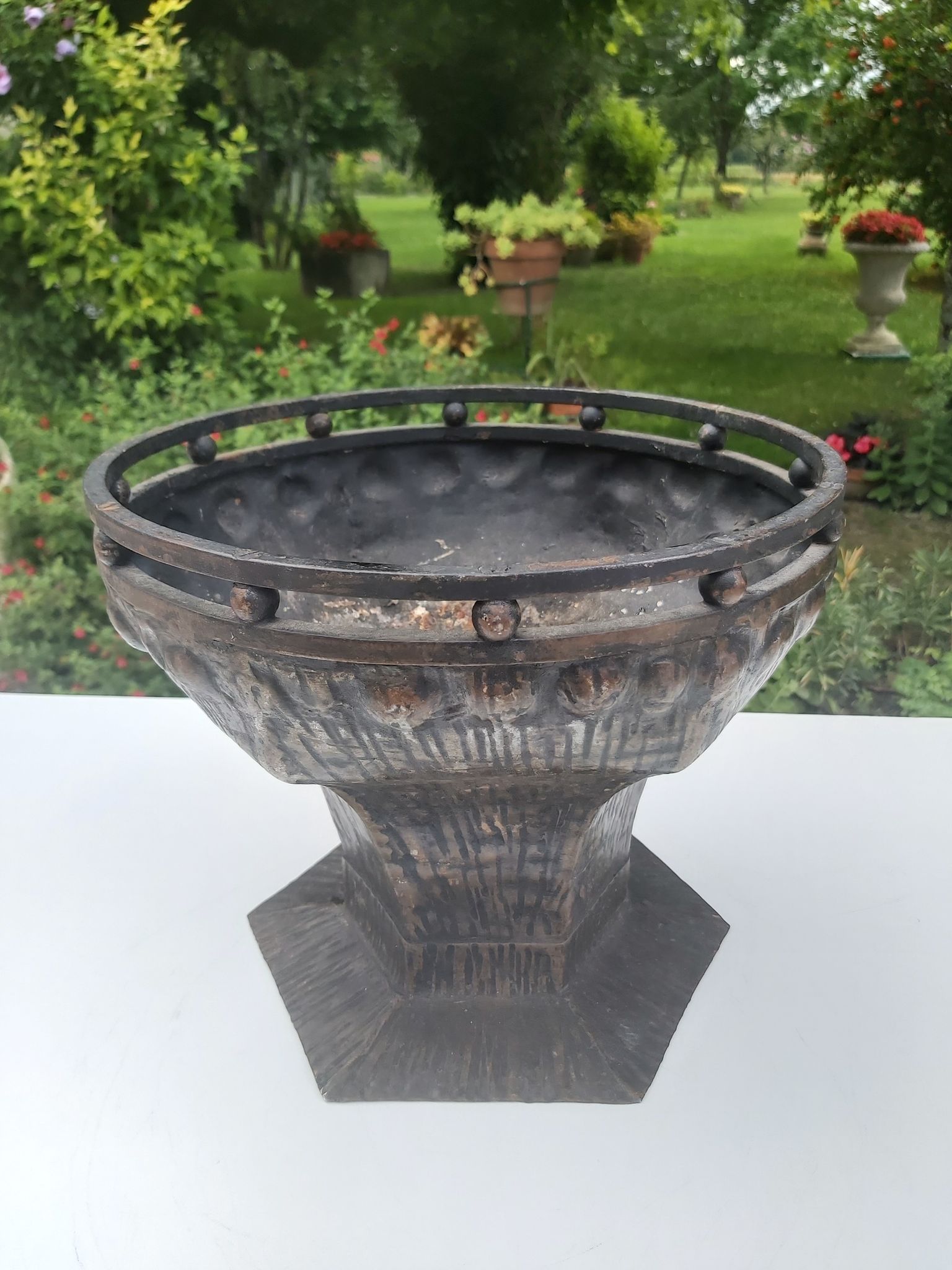 Art Deco garden cup