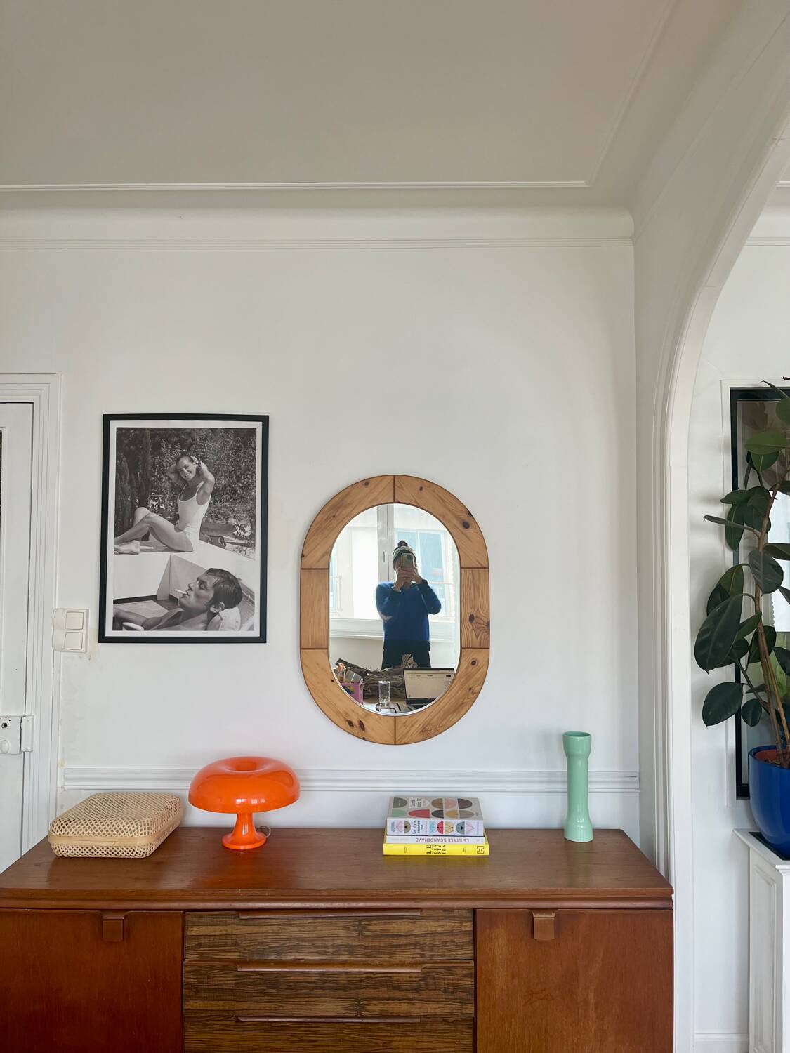 Oval mirror in solid pine from the 70s