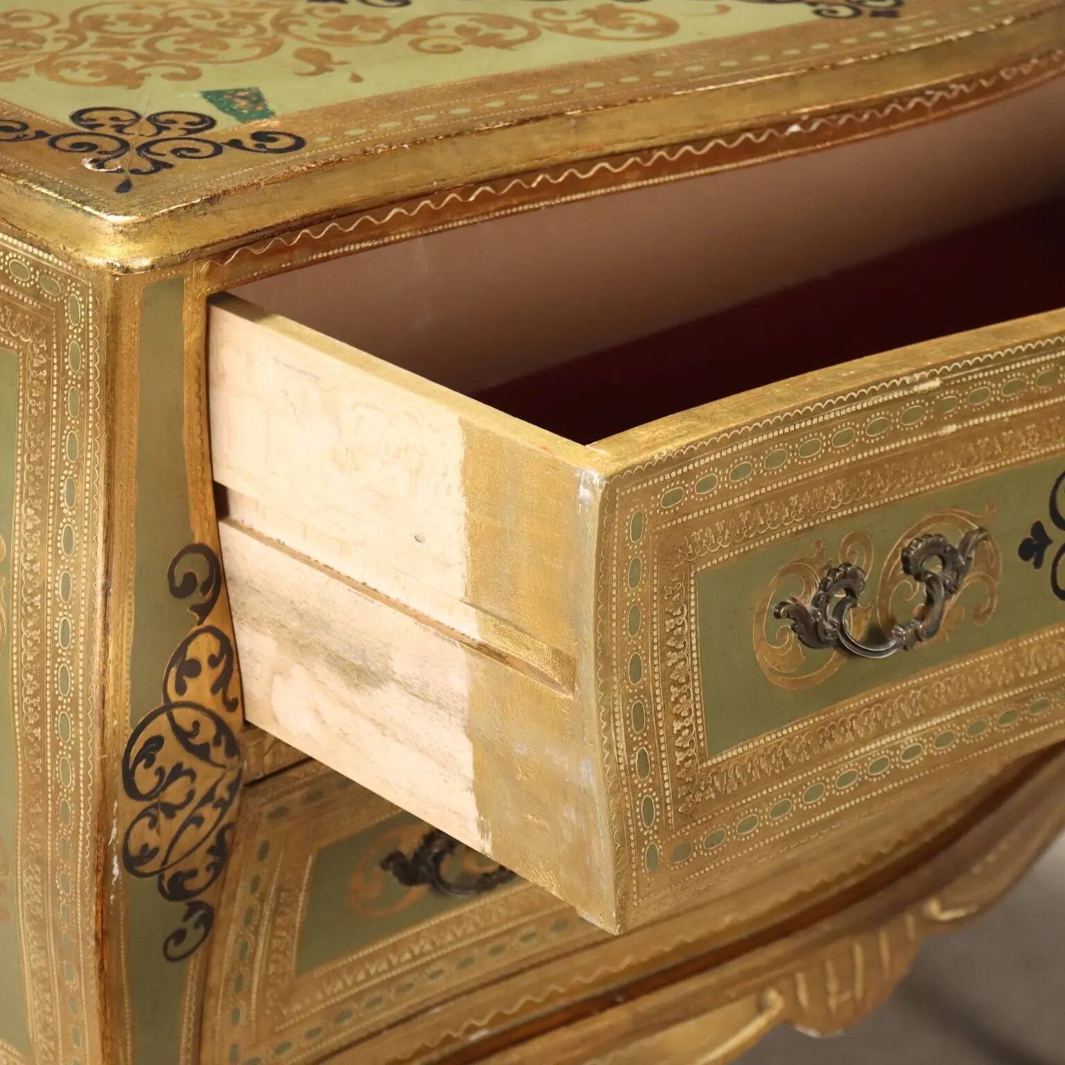 Commode ancienne en bois laqué et peint XXe siècle