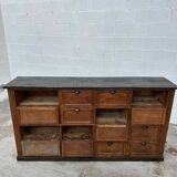 Grand miroir doré  ancien doté d’une moulure décorée et perlée  Parfait pou