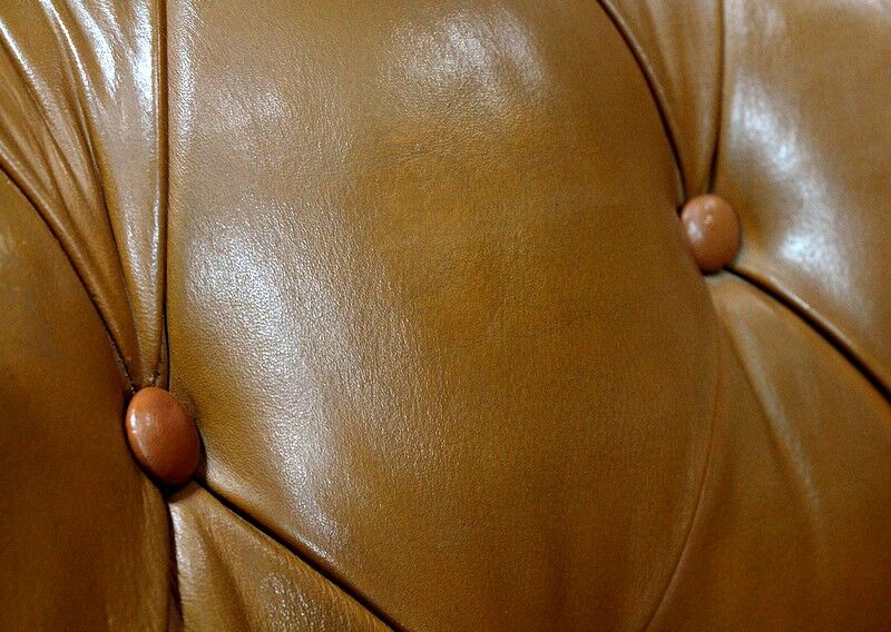 Chesterfield padded leather sofa - late 19th century