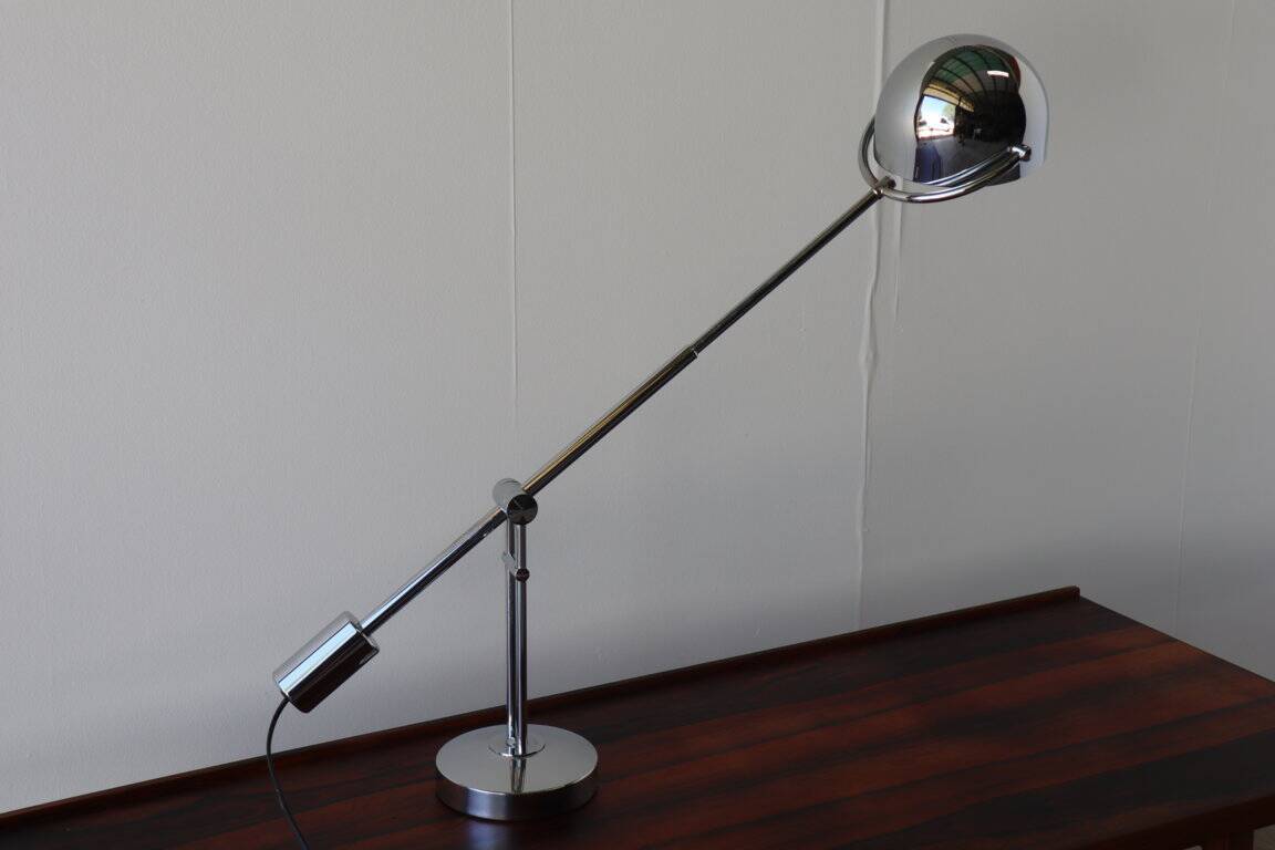 Solere Paris desk lamp with chrome metal pendulum, 1980s