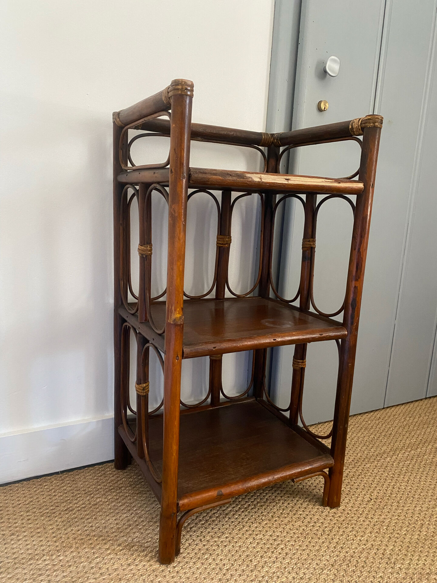 Occasional shelf bookcase in rattan