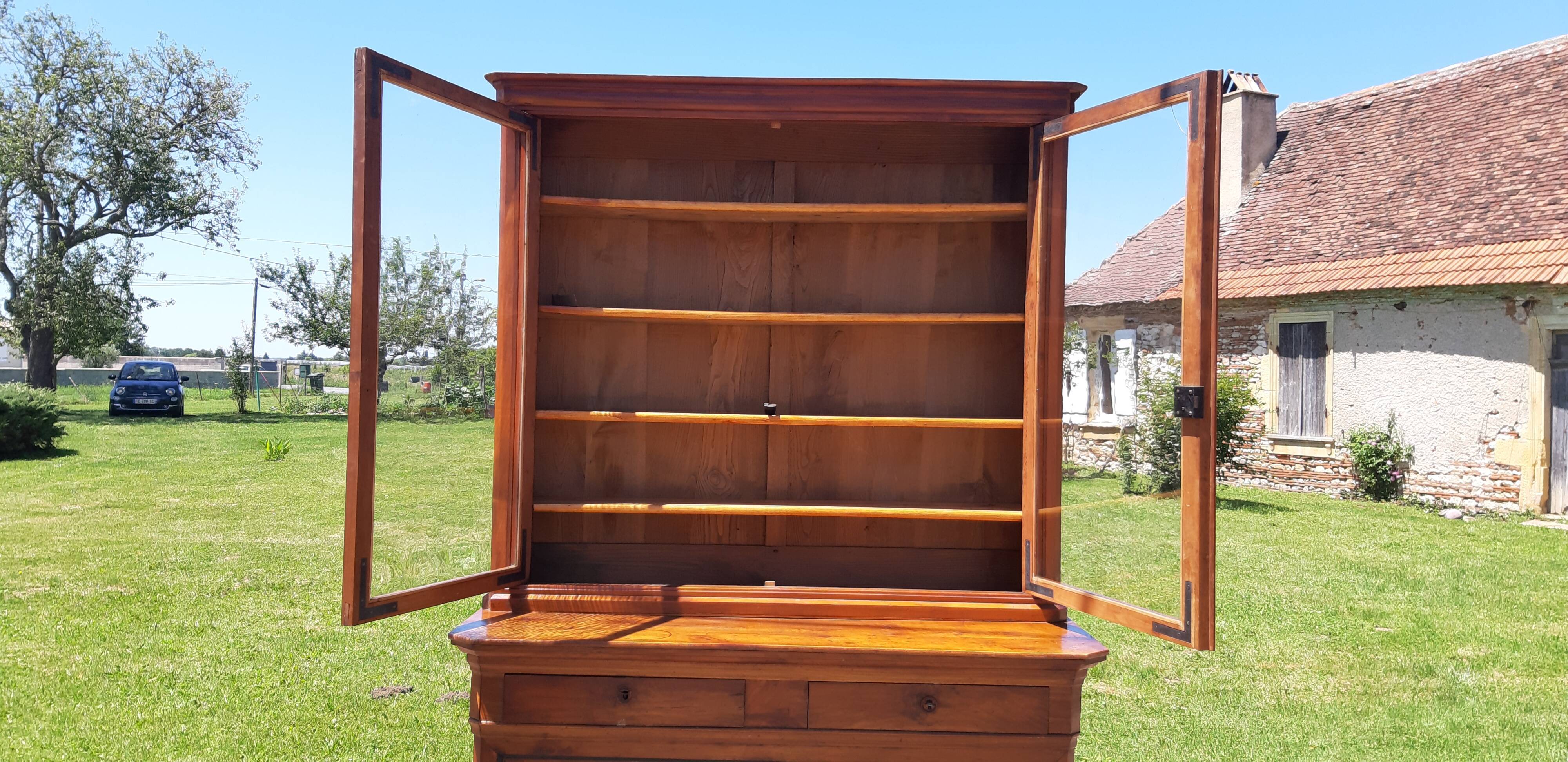 Showcase Walnut 19th